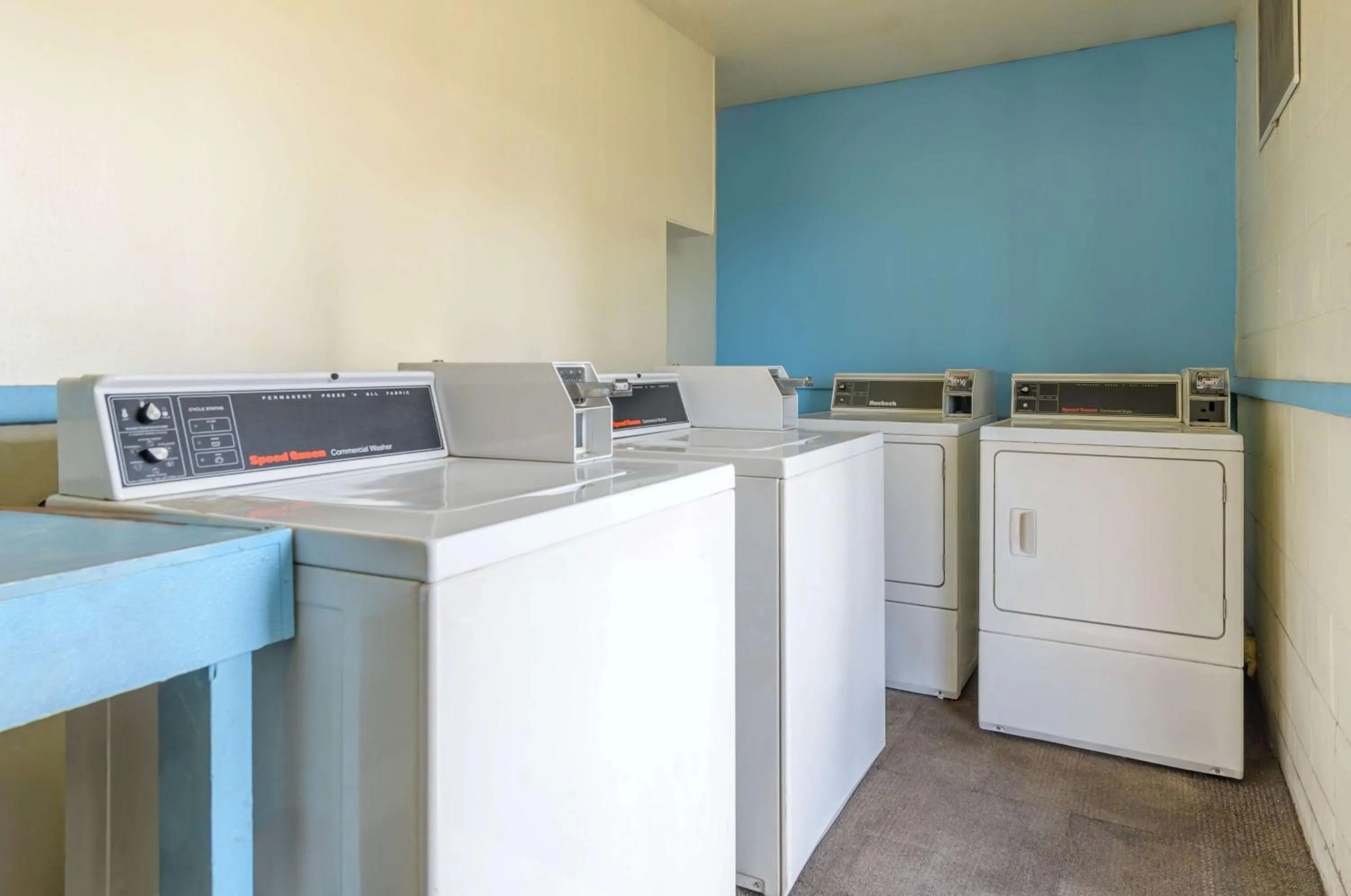 Property building in Motel 6-Spring Hill, FL - Weeki Wachee