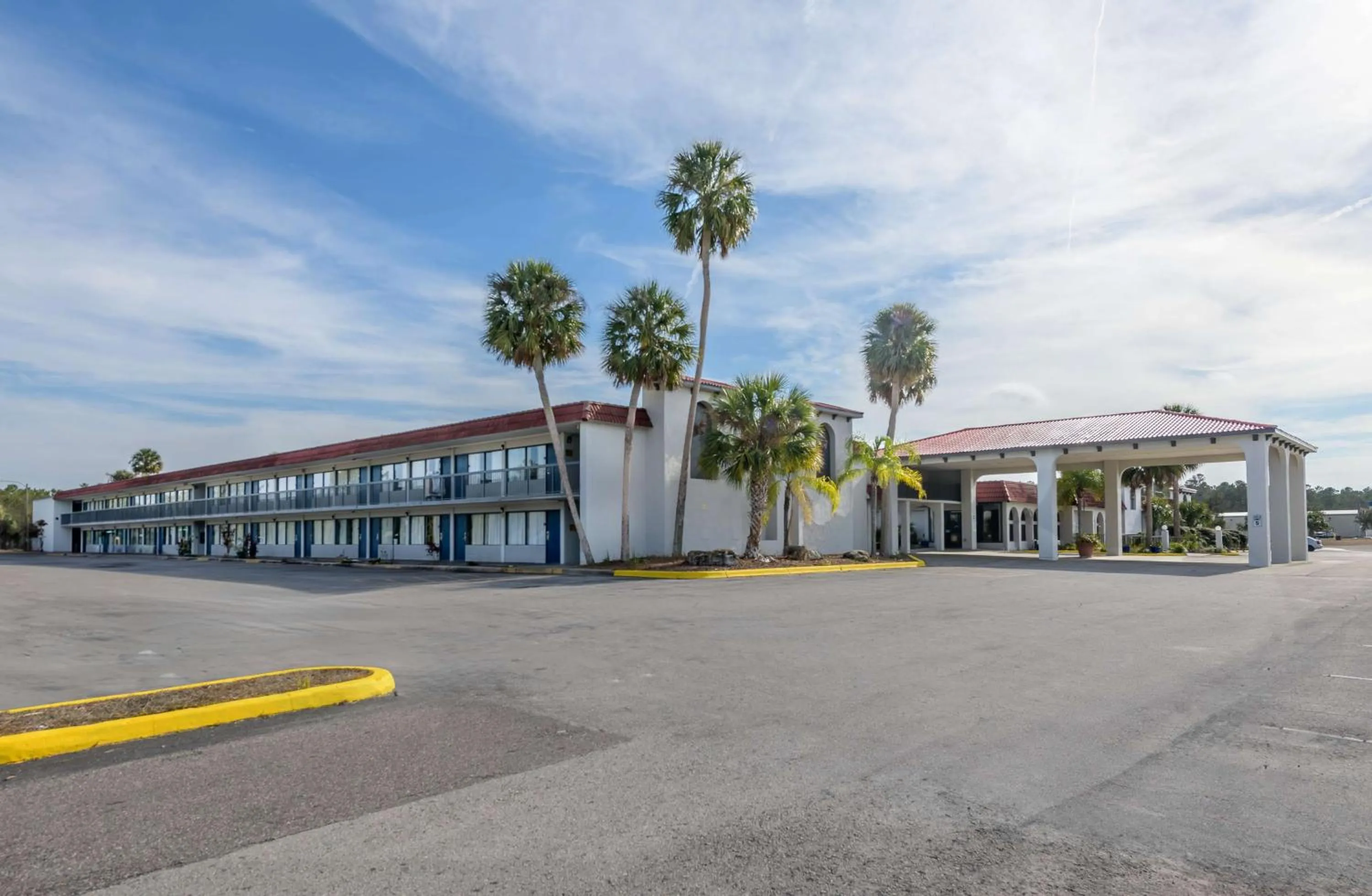 Property building in Motel 6-Spring Hill, FL - Weeki Wachee