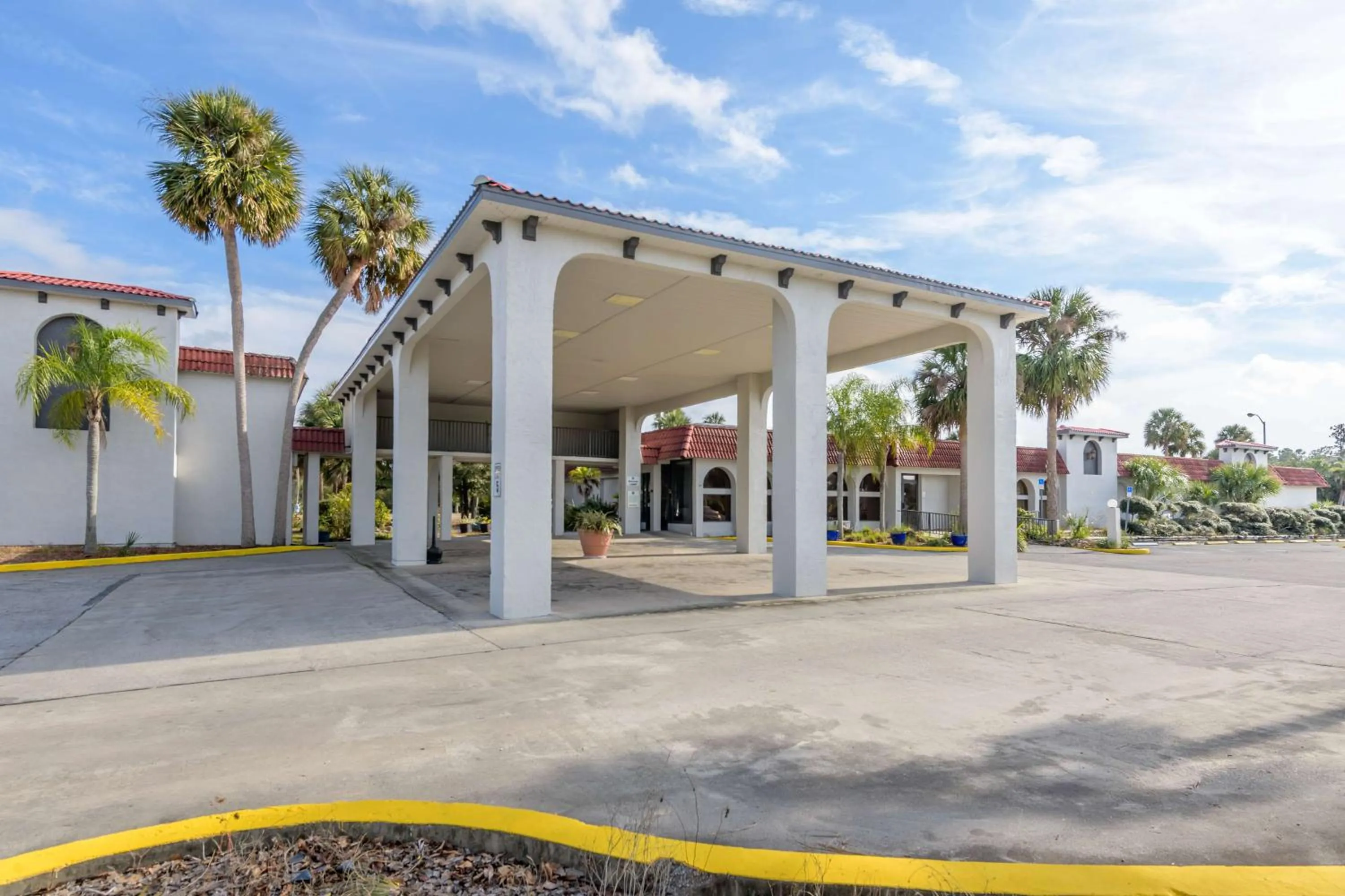 Property building in Motel 6-Spring Hill, FL - Weeki Wachee