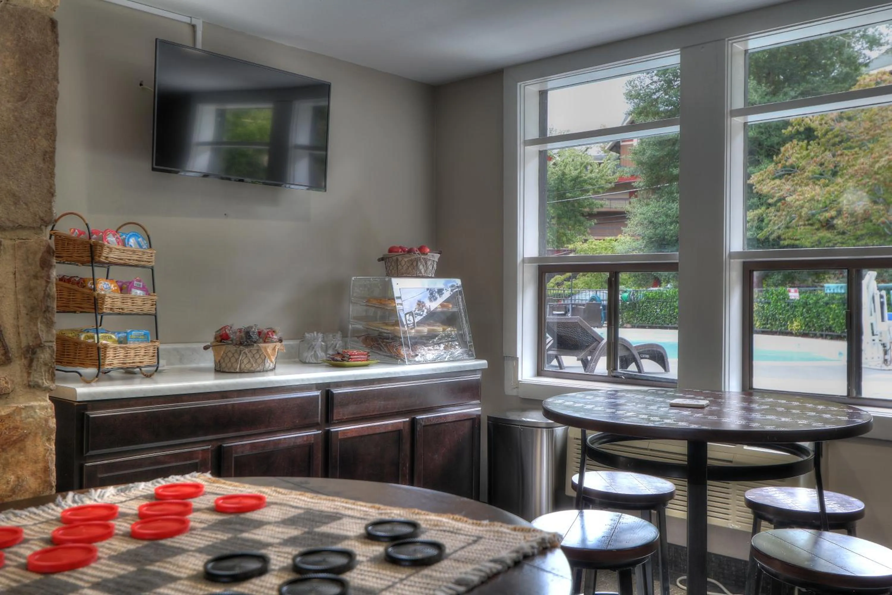 Breakfast in River Edge Inn