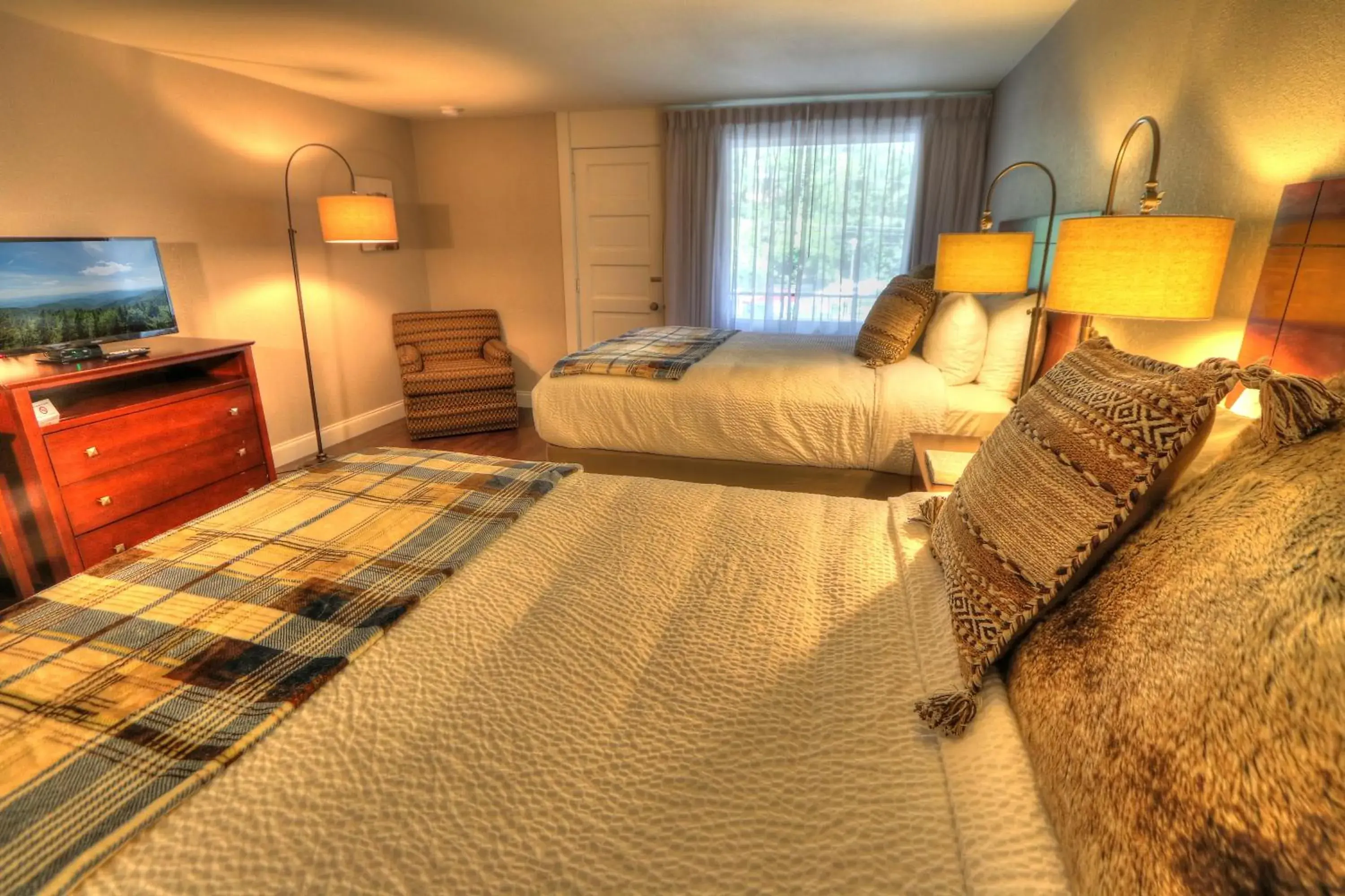 Standard Two Queen Beds With Balcony in River Edge Inn Standard Two Queen Beds With Balcony in River Edge Inn