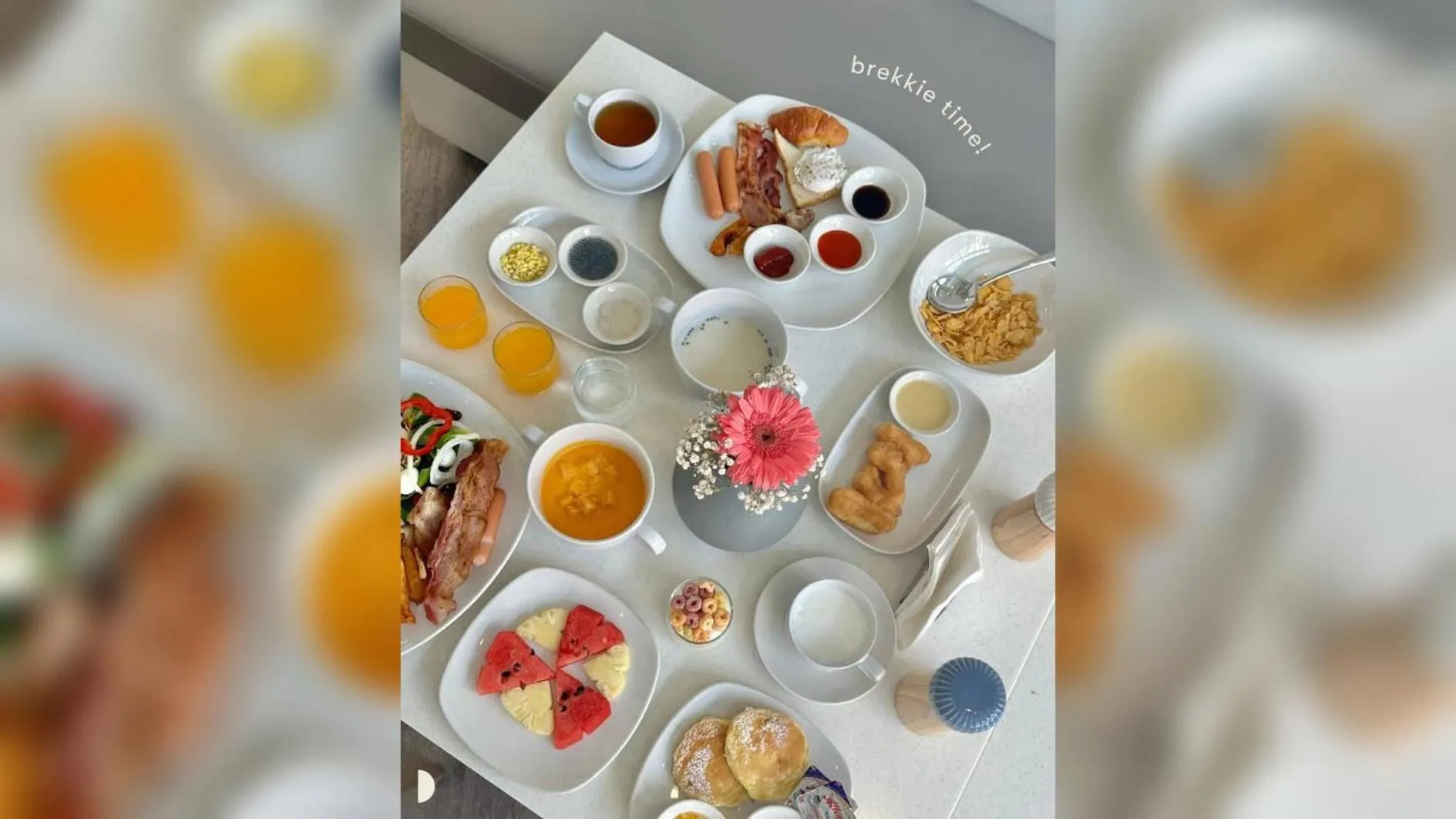 Breakfast in Terra Nara