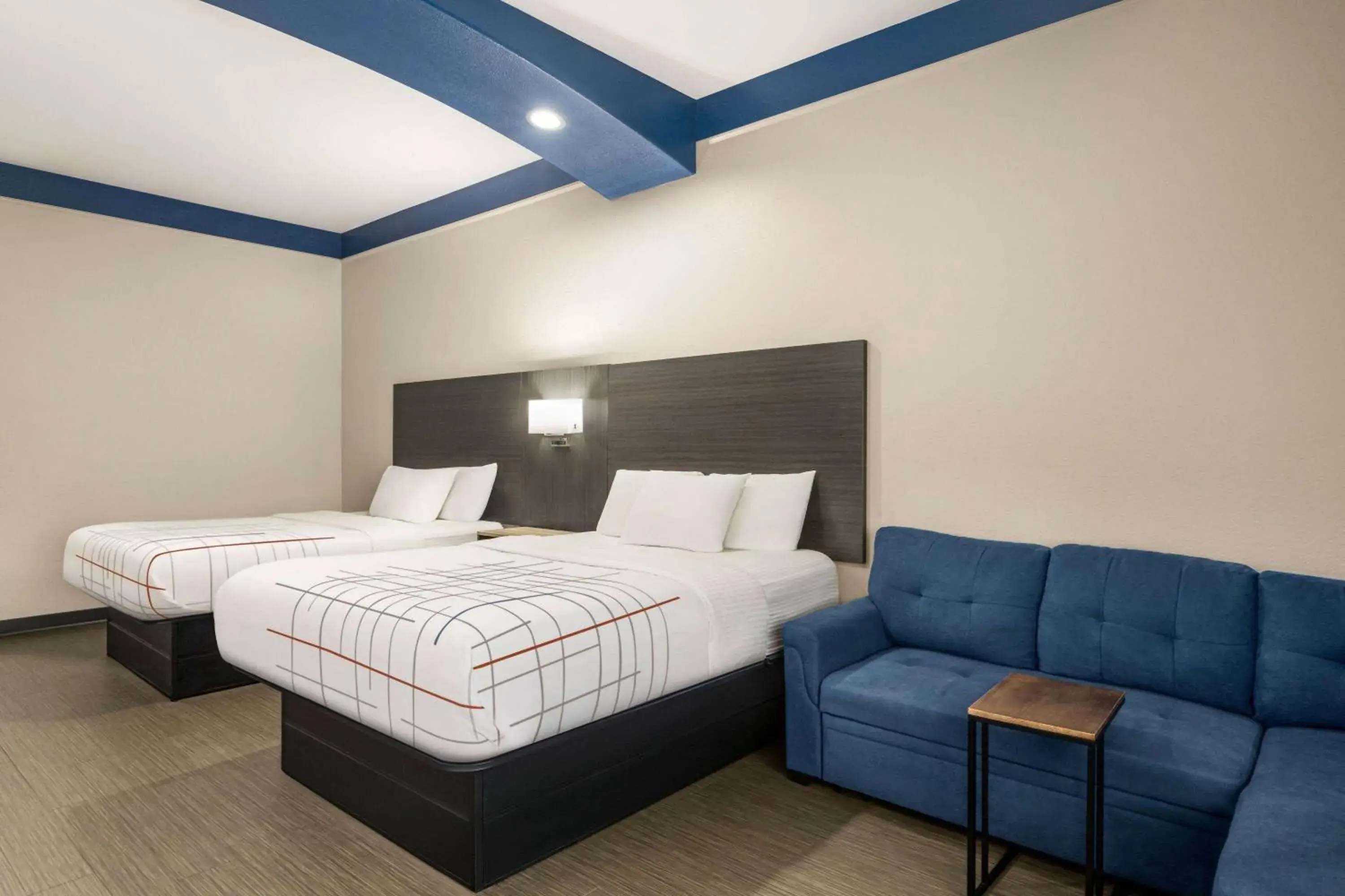 Deluxe Queen Room with Two Queen Beds in La Quinta by Wyndham San Antonio North Stone Oak Deluxe Queen Room with Two Queen Beds in La Quinta by Wyndham San Antonio North Stone Oak
