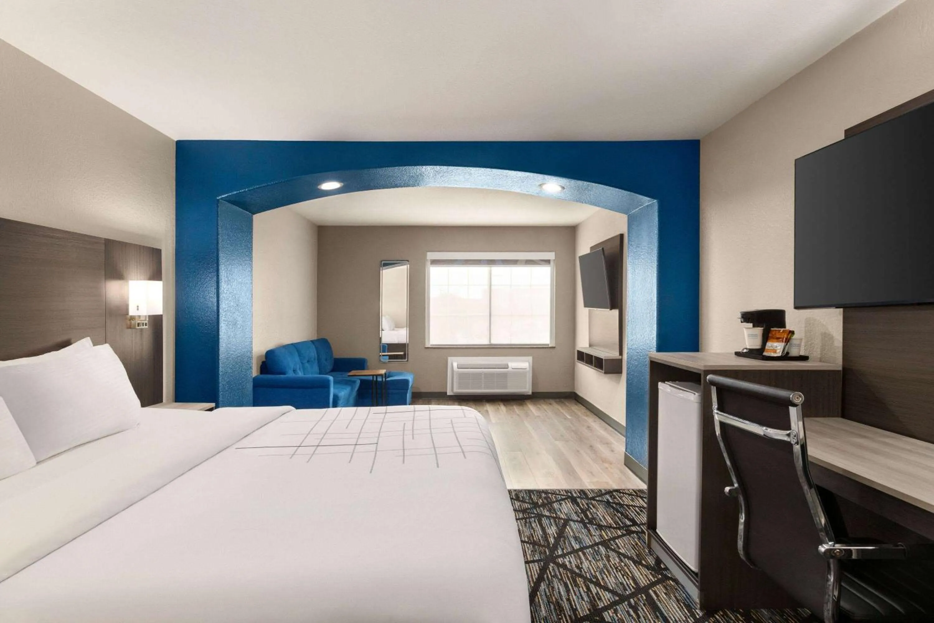 Photo of the whole room, Bed in La Quinta by Wyndham San Antonio North Stone Oak