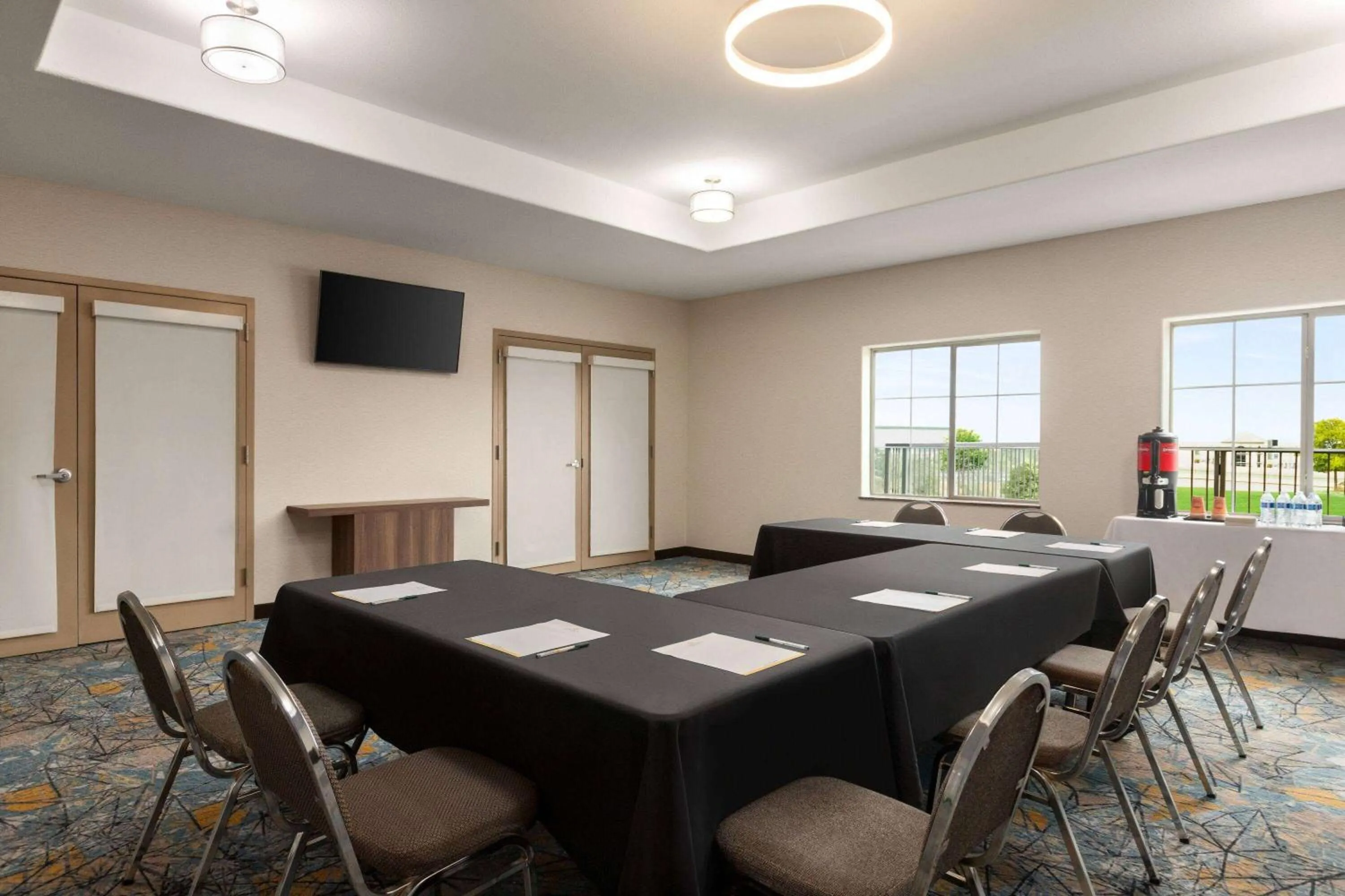 Meeting/conference room in La Quinta by Wyndham San Antonio North Stone Oak