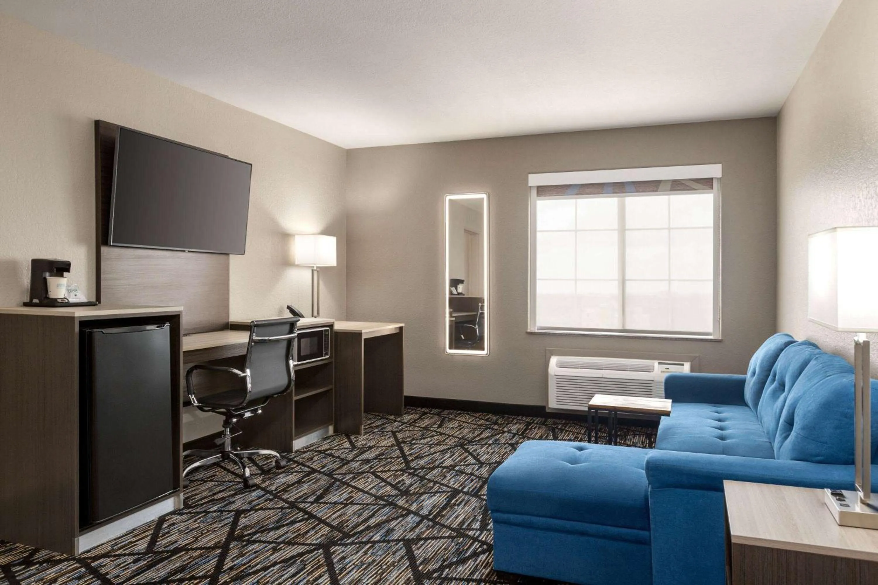 Photo of the whole room in La Quinta by Wyndham San Antonio North Stone Oak