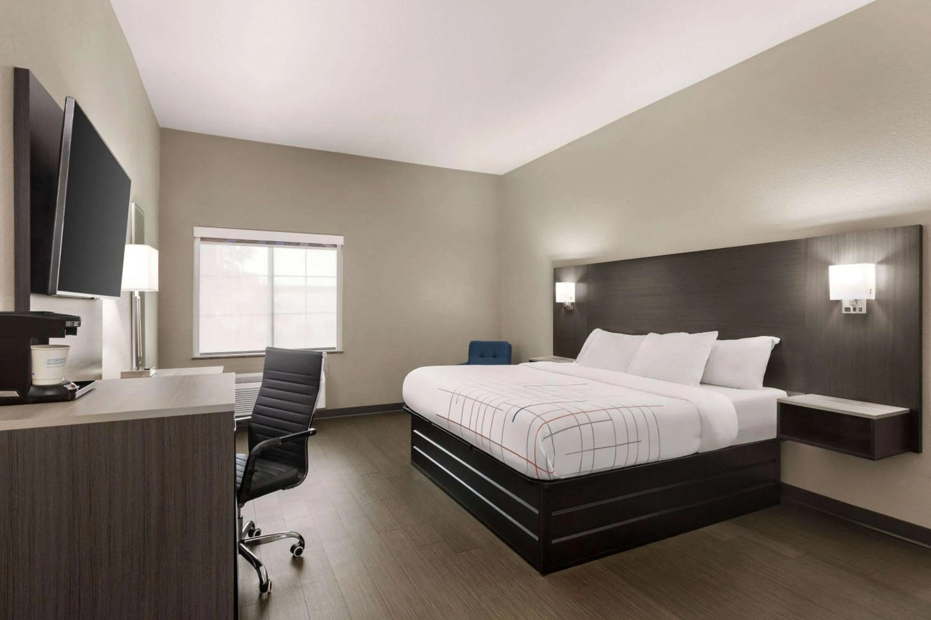 Photo of the whole room, Bed in La Quinta by Wyndham San Antonio North Stone Oak