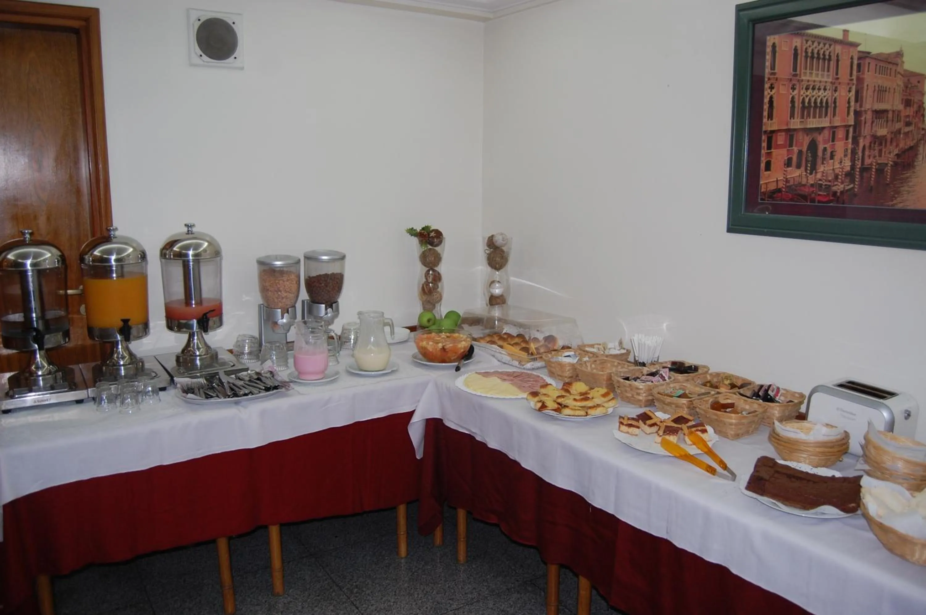 Buffet breakfast in Gran Hotel Vedra