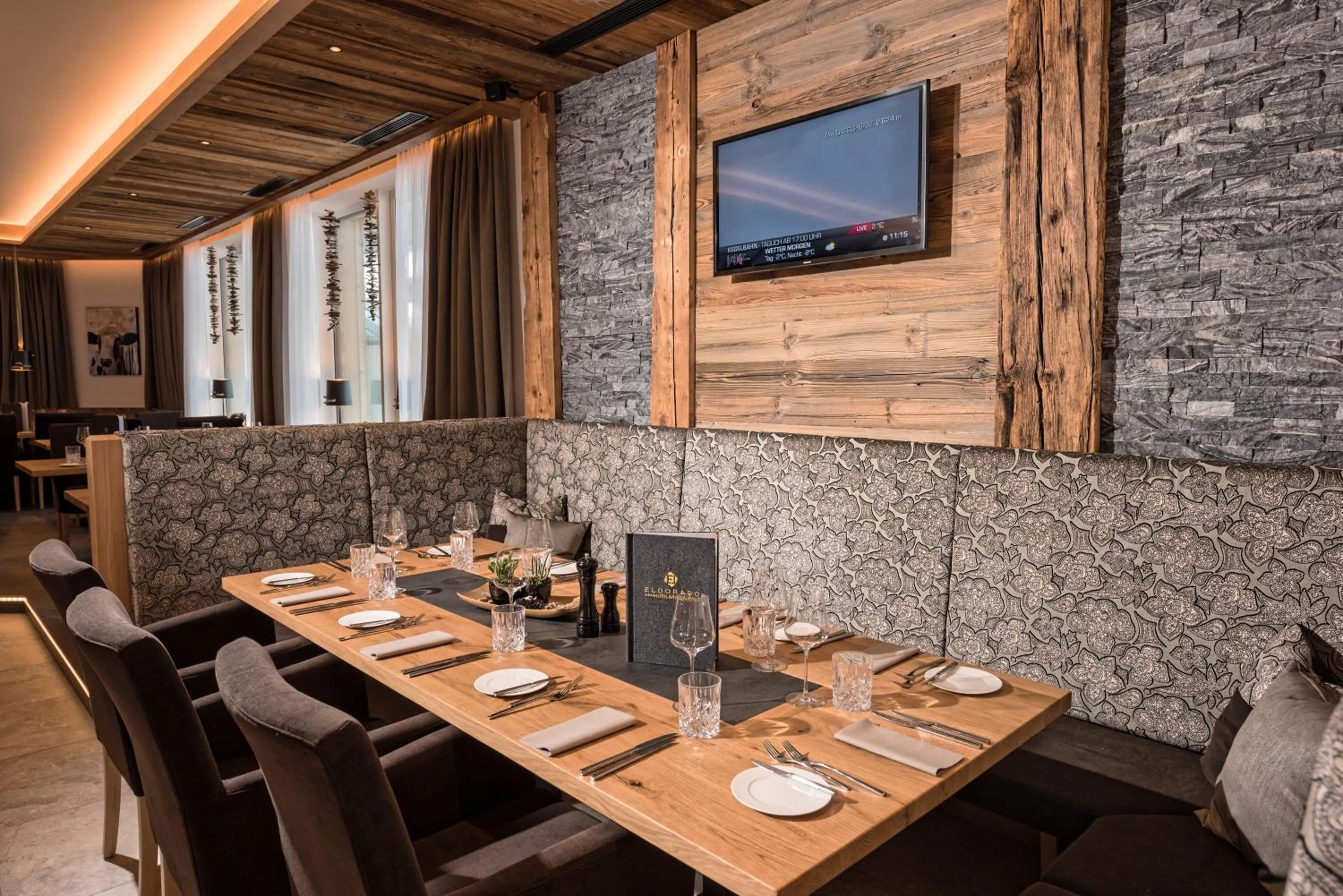 Restaurant/places to eat in Hotel Eldorado