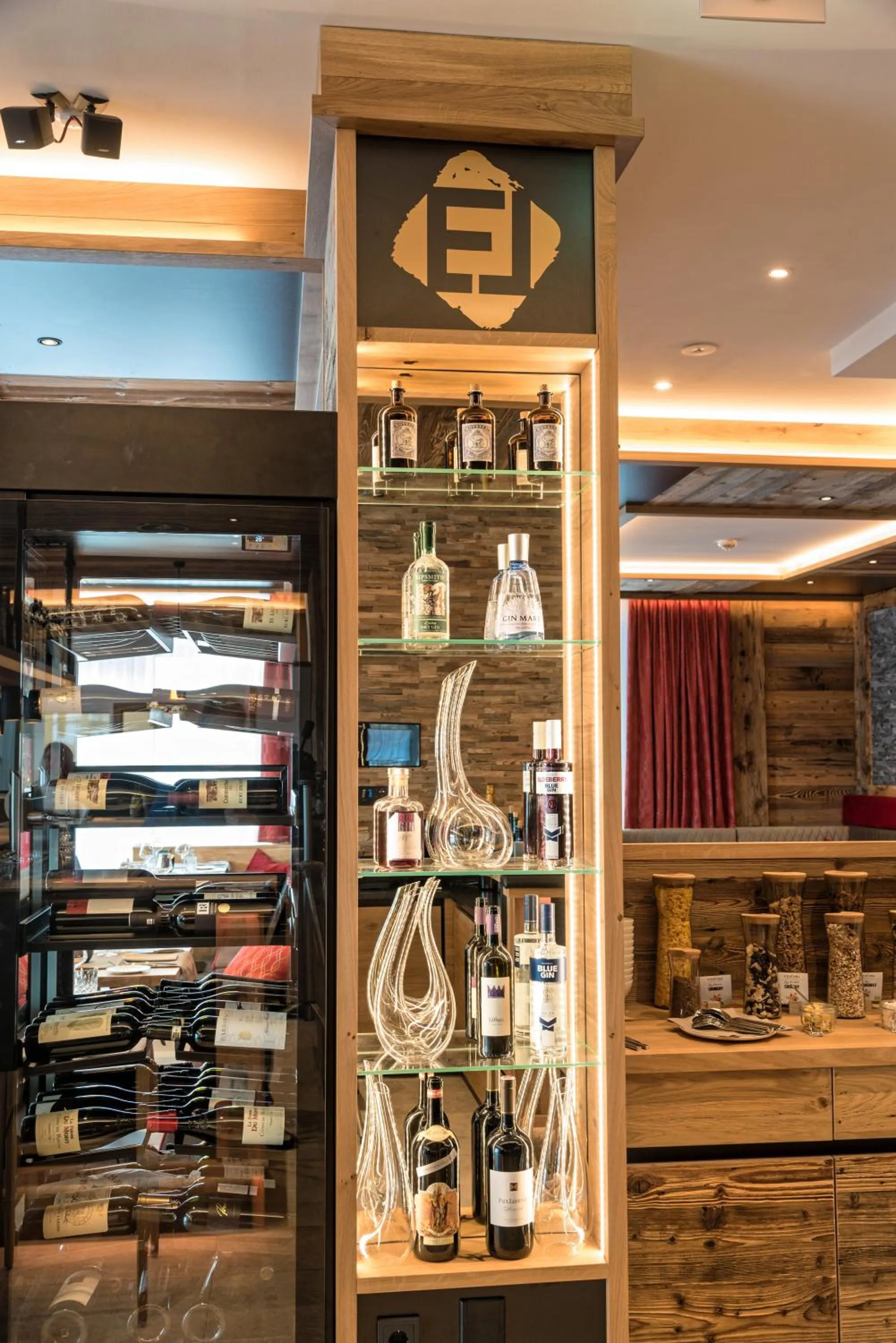 Restaurant/places to eat in Hotel Eldorado