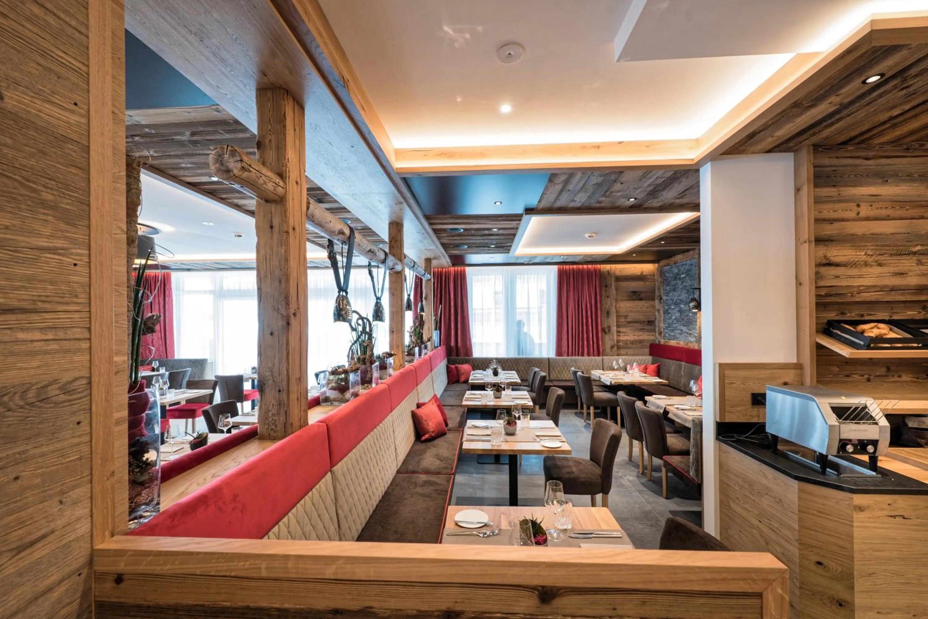 Restaurant/places to eat in Hotel Eldorado