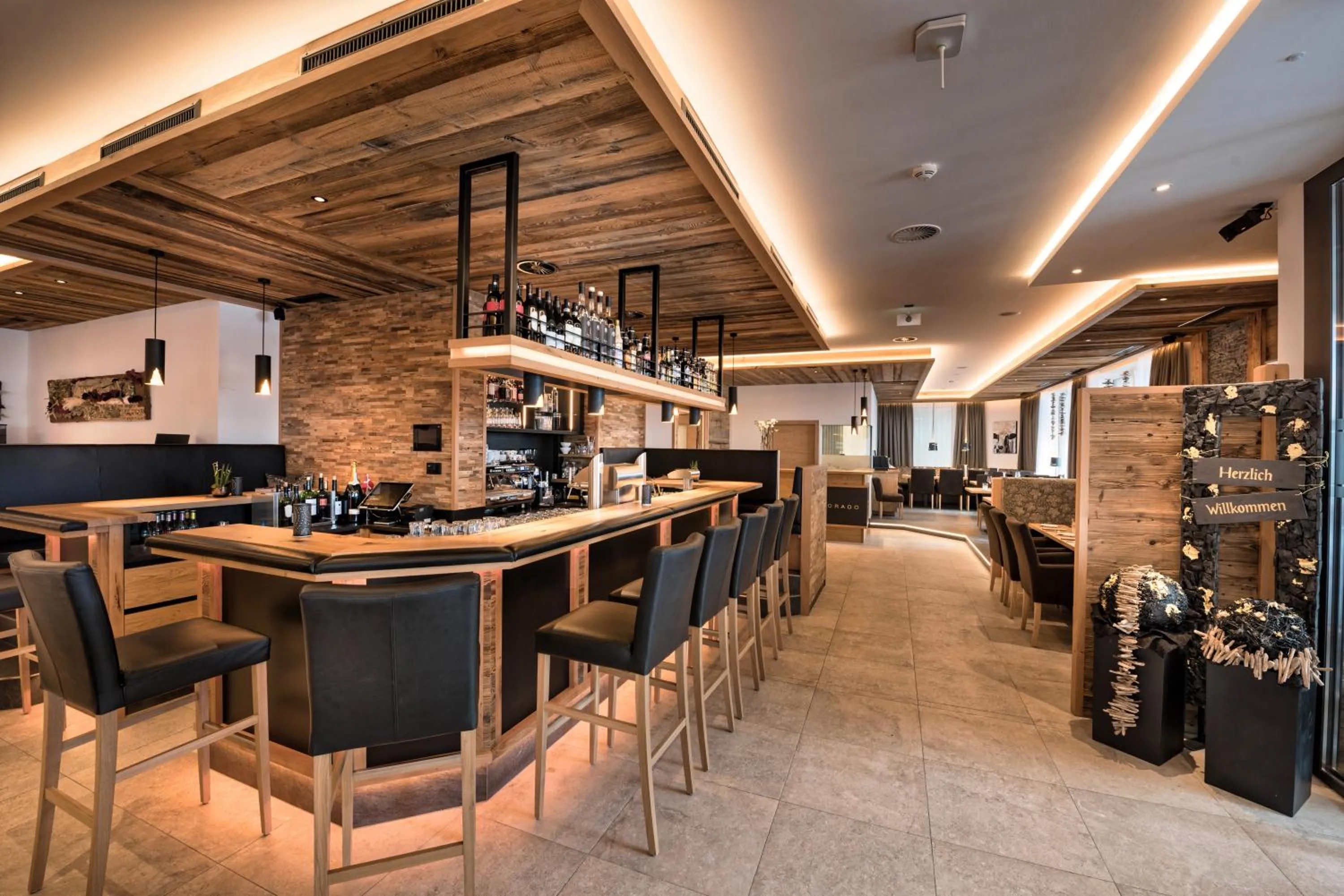 Restaurant/places to eat in Hotel Eldorado