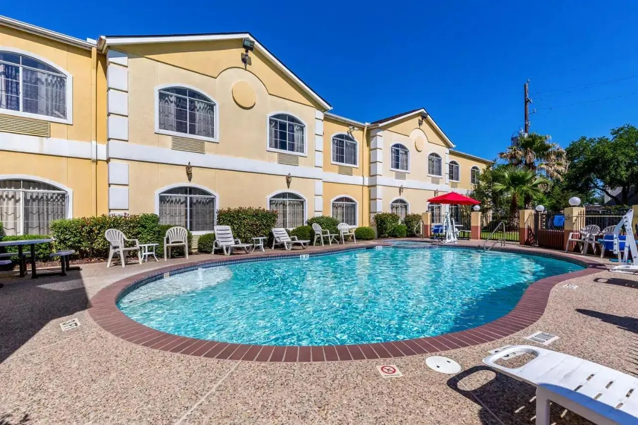 Swimming pool in CasaBlanca Inn & Suites Houston - Spring