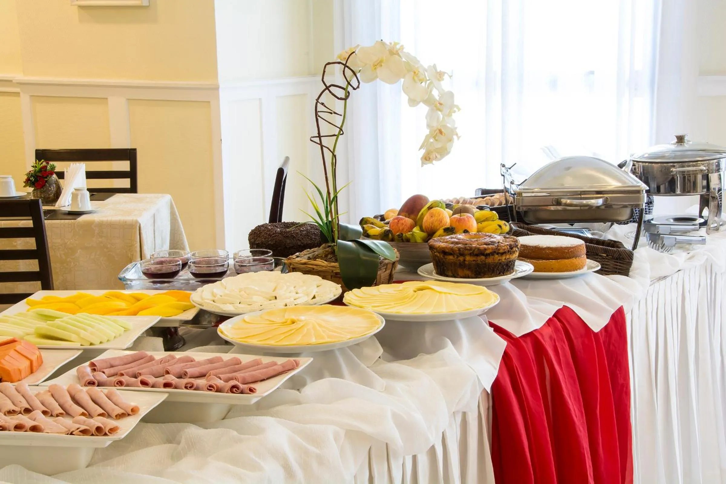 Breakfast in Tsue The Palace Flats