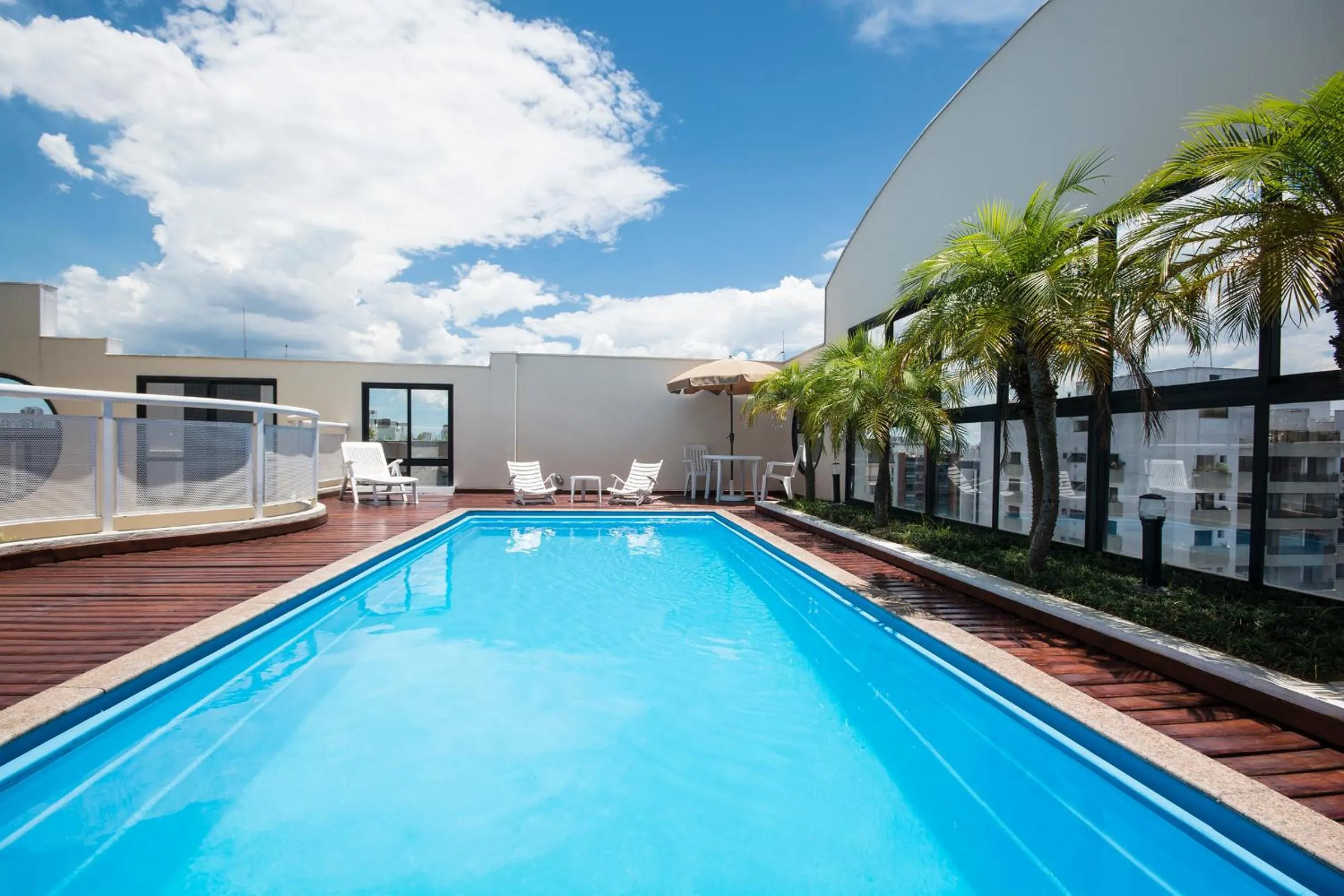 Swimming pool in Tsue The Palace Flats