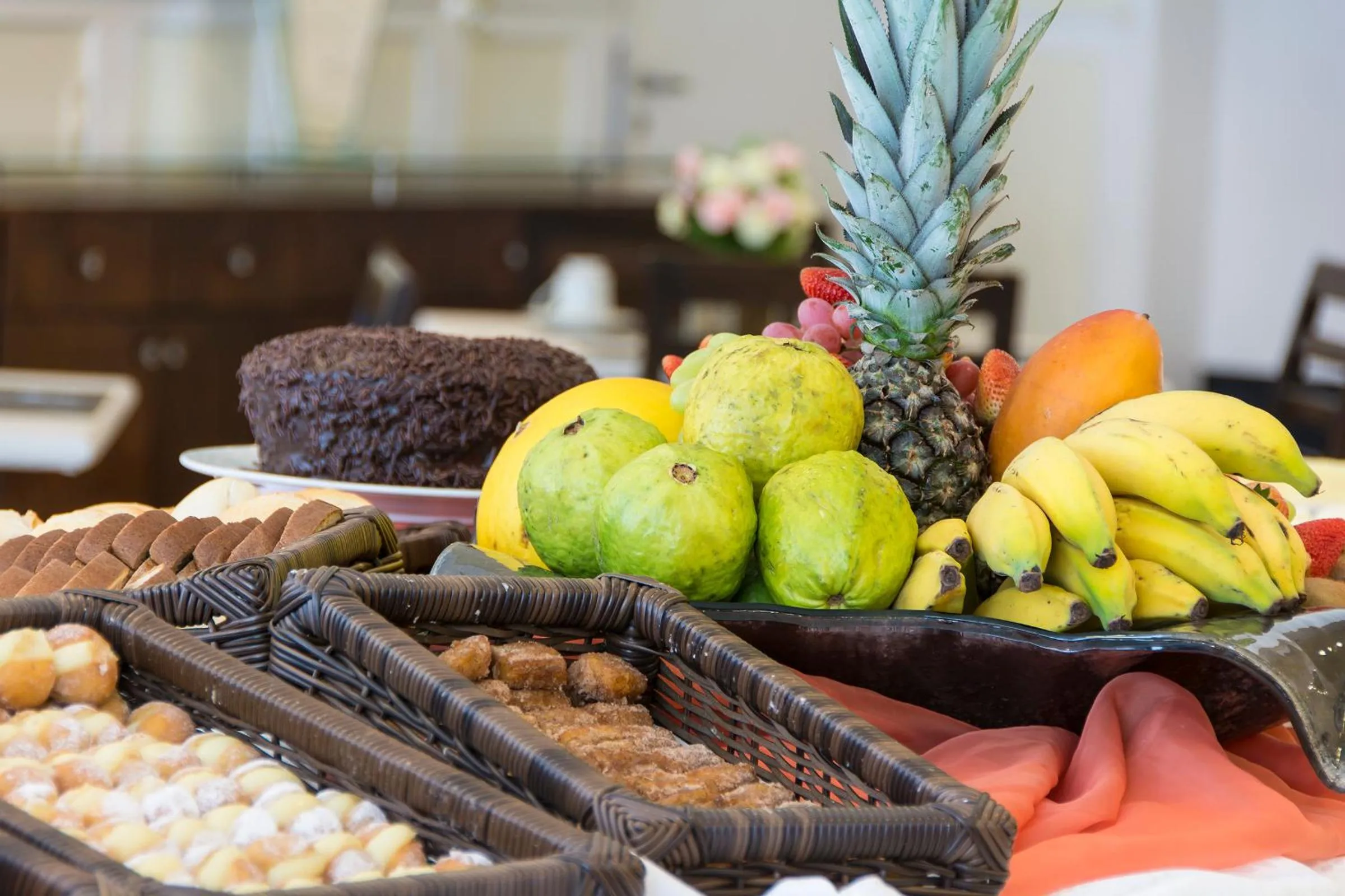 Buffet breakfast in Tsue The Palace Flats