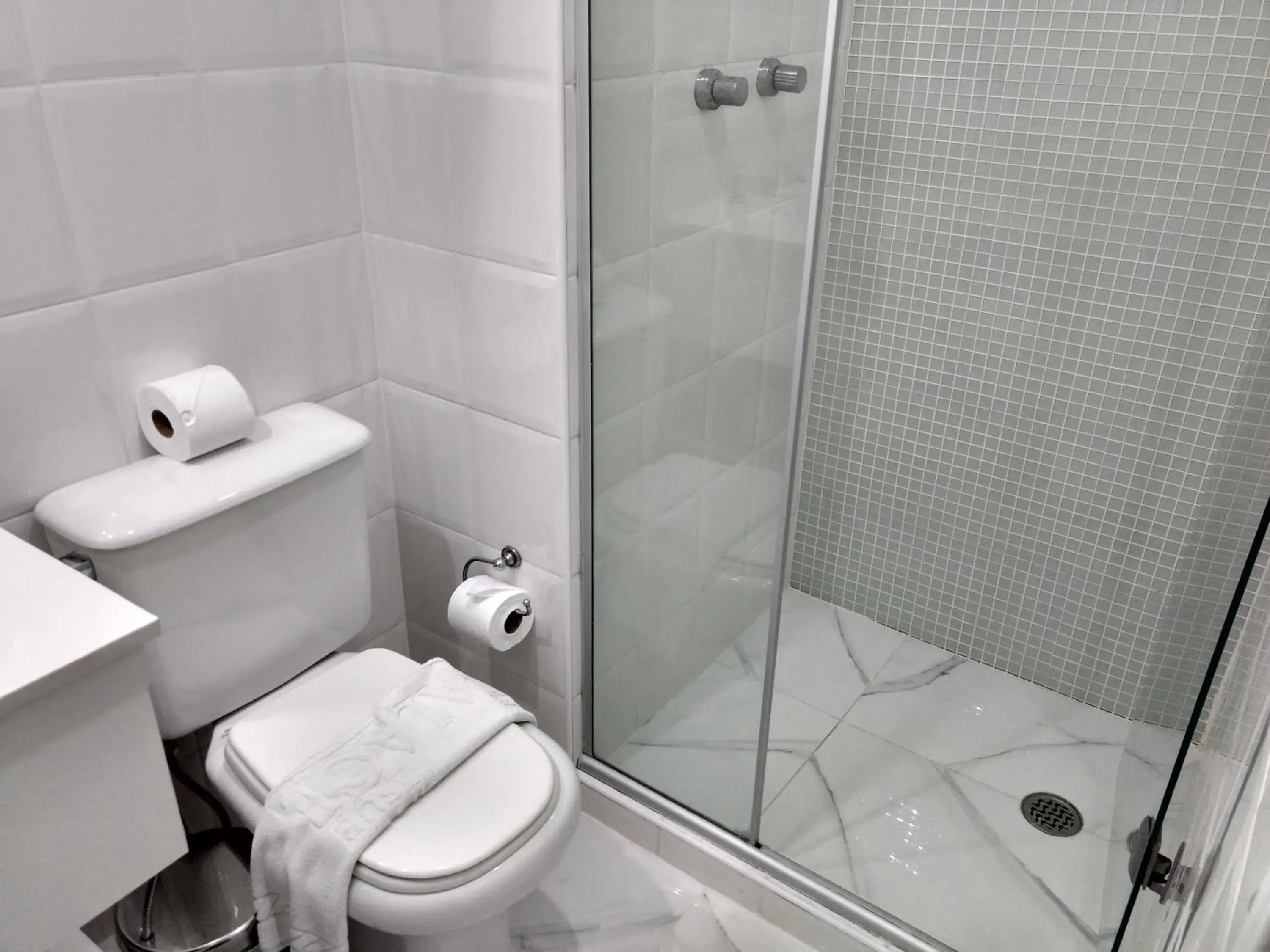 Deluxe Queen Suite in Tsue The Palace Flats Deluxe Queen Suite in Tsue The Palace Flats