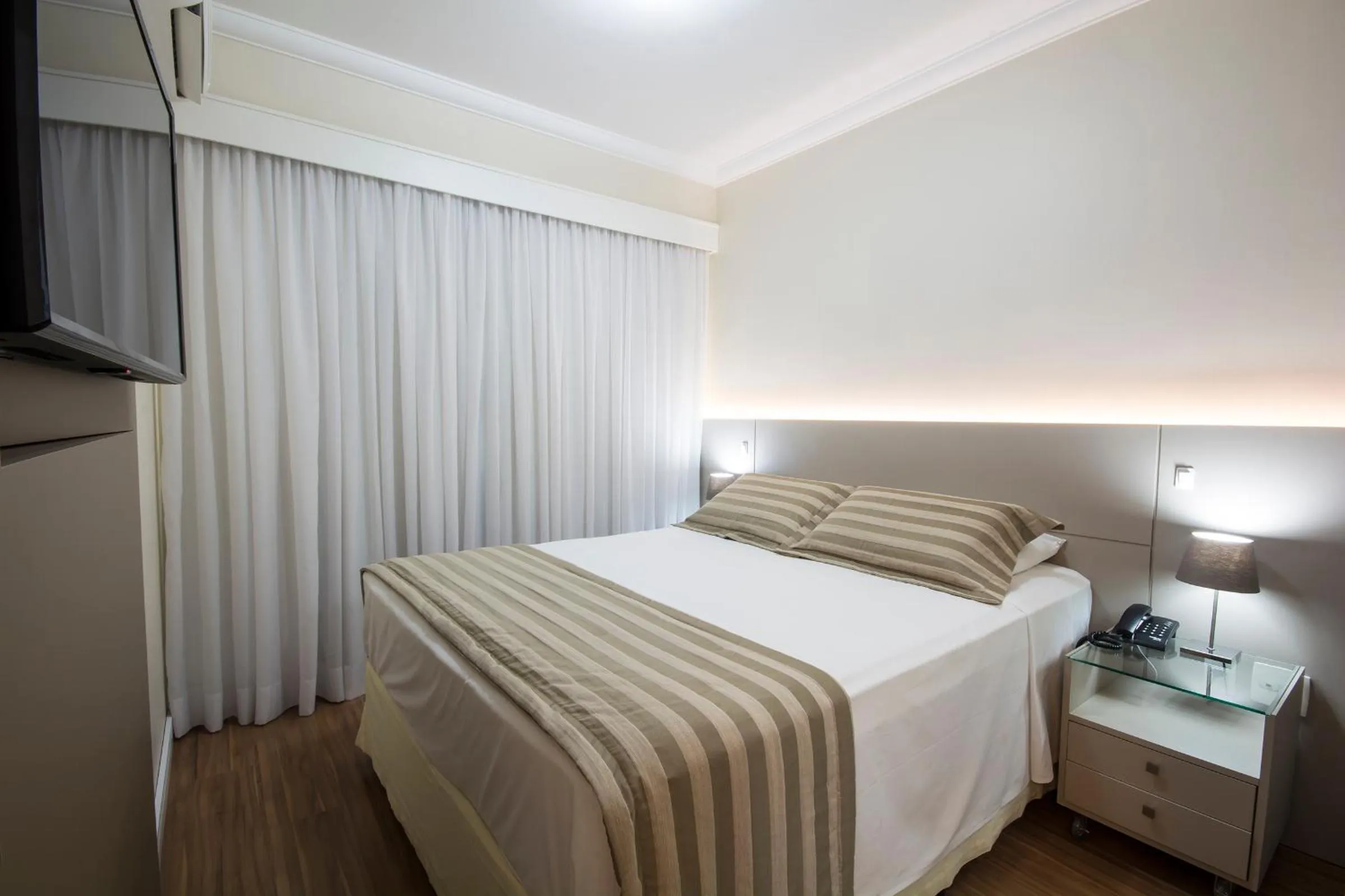 Bedroom, Bed in Tsue The Palace Flats