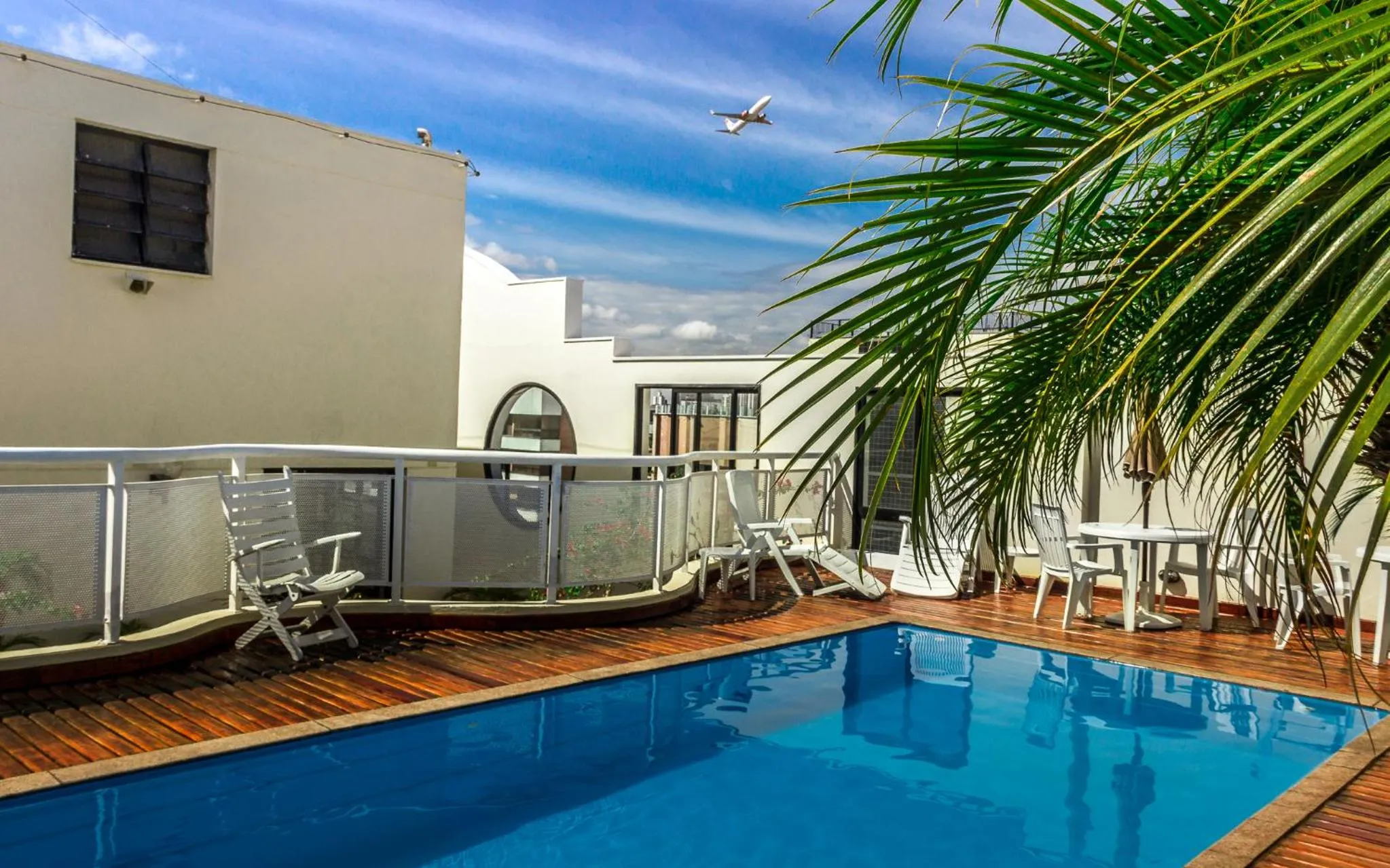 Swimming pool in Tsue The Palace Flats