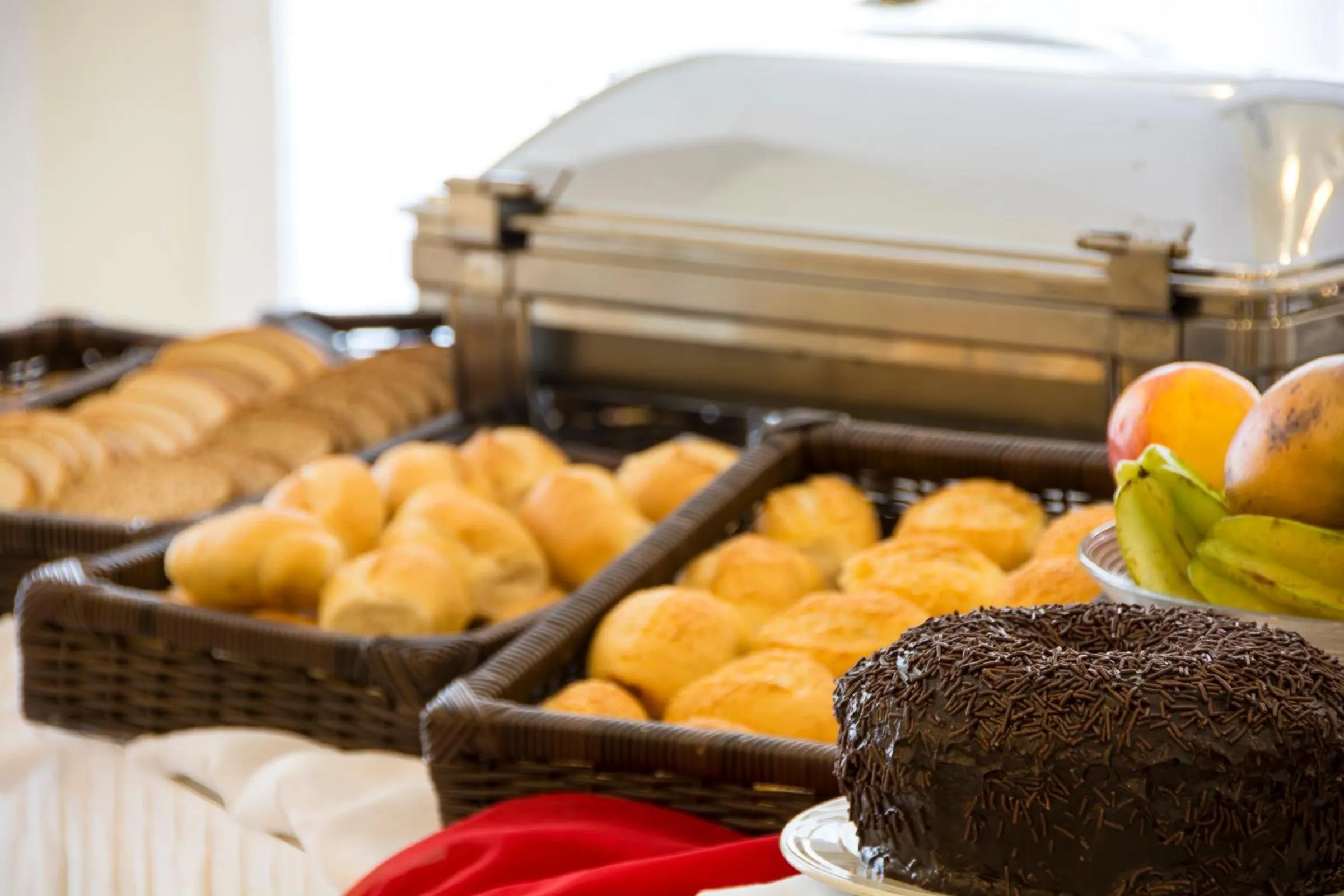 Buffet breakfast in Tsue The Palace Flats