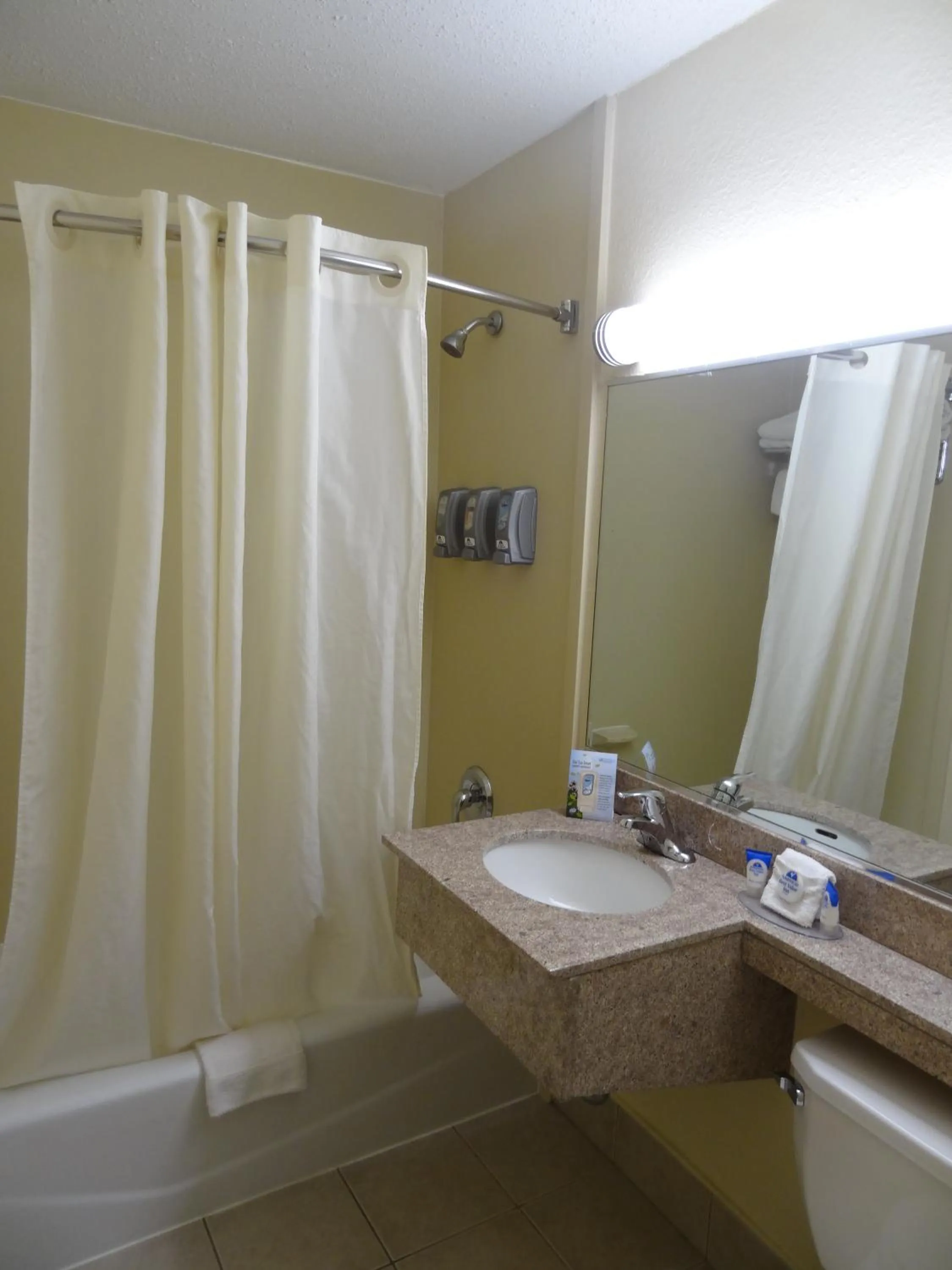 Bathroom in Red Carpet Inn Newark - Irvington NJ