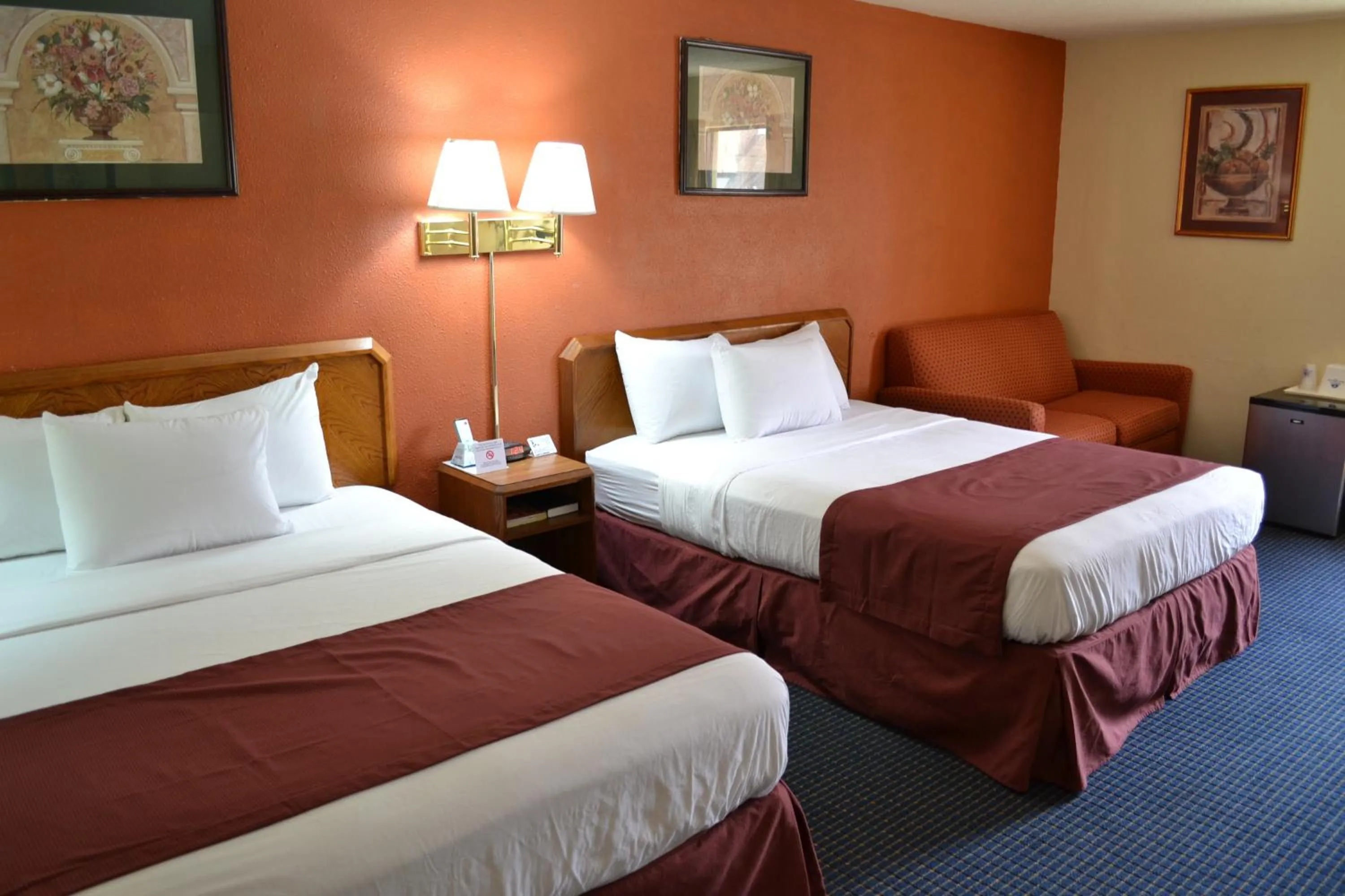 Bed in Red Carpet Inn Newark - Irvington NJ