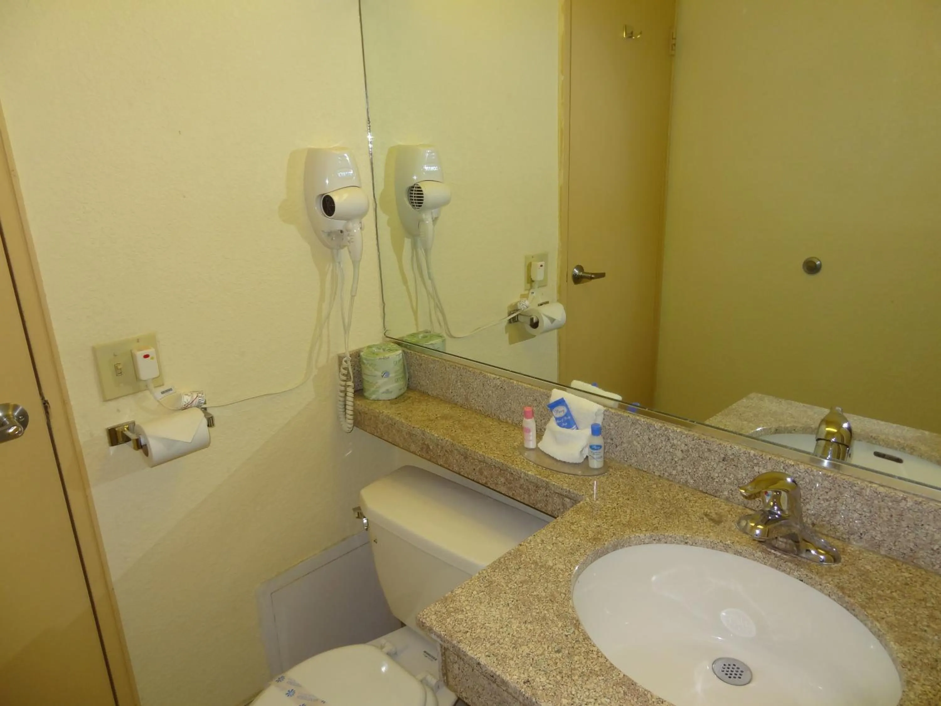 Bathroom in Red Carpet Inn Newark - Irvington NJ