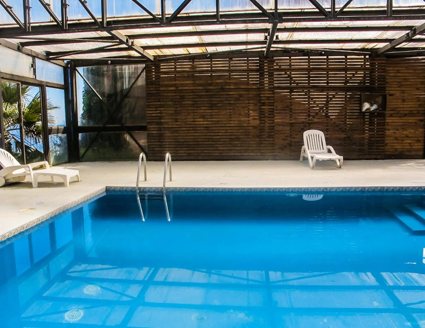 Swimming pool in Hotel Montecarlo Viña del Mar
