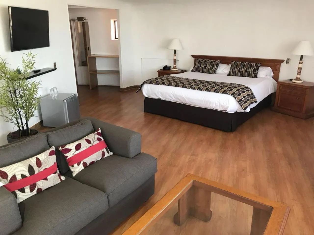 Photo of the whole room, Bed in Hotel Montecarlo Viña del Mar