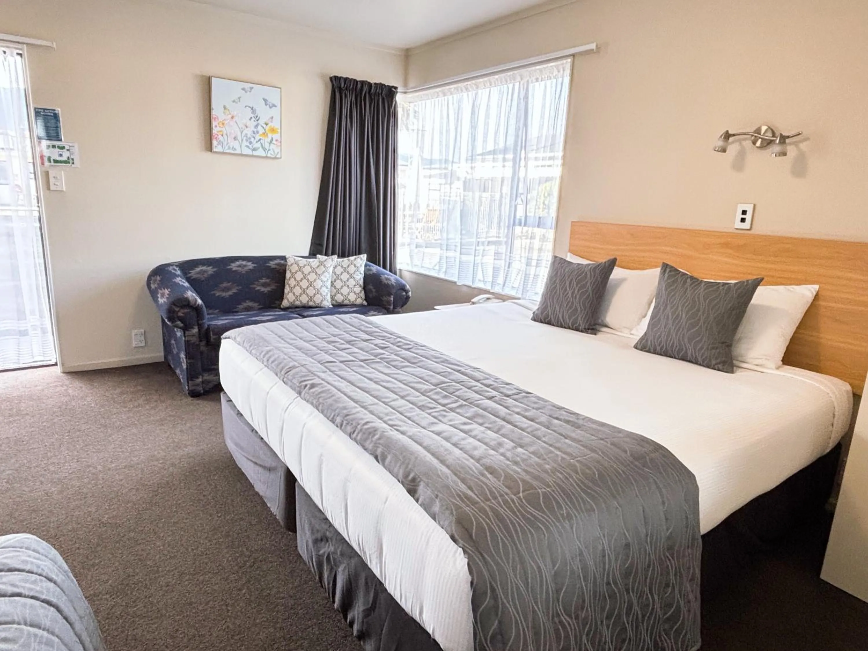 Bed in Arcadia Motel