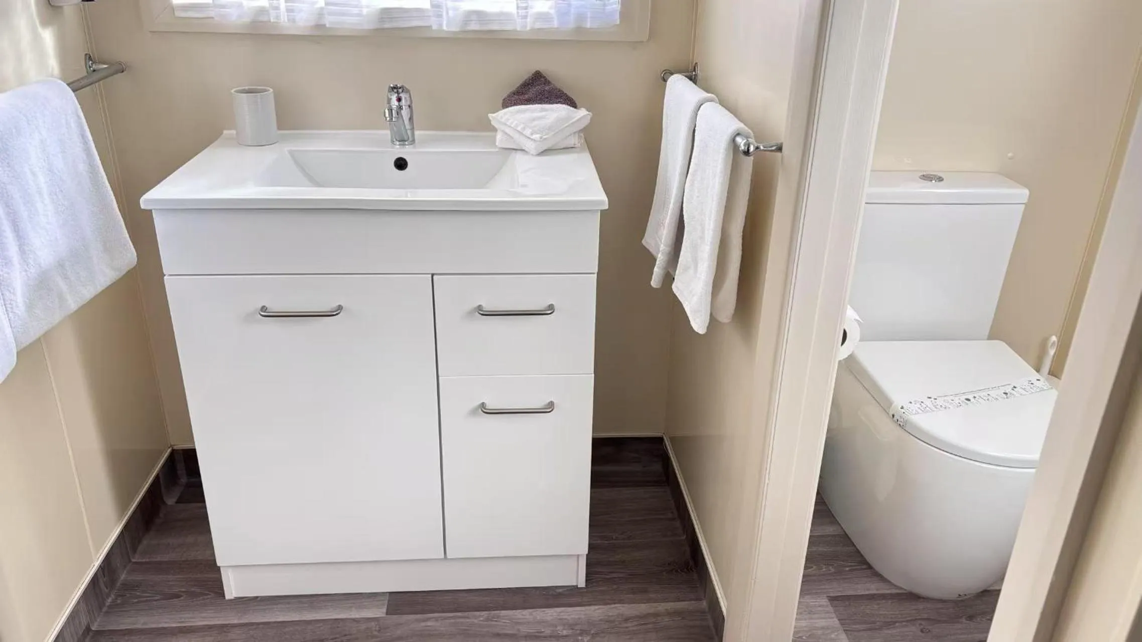 Bathroom in Arcadia Motel