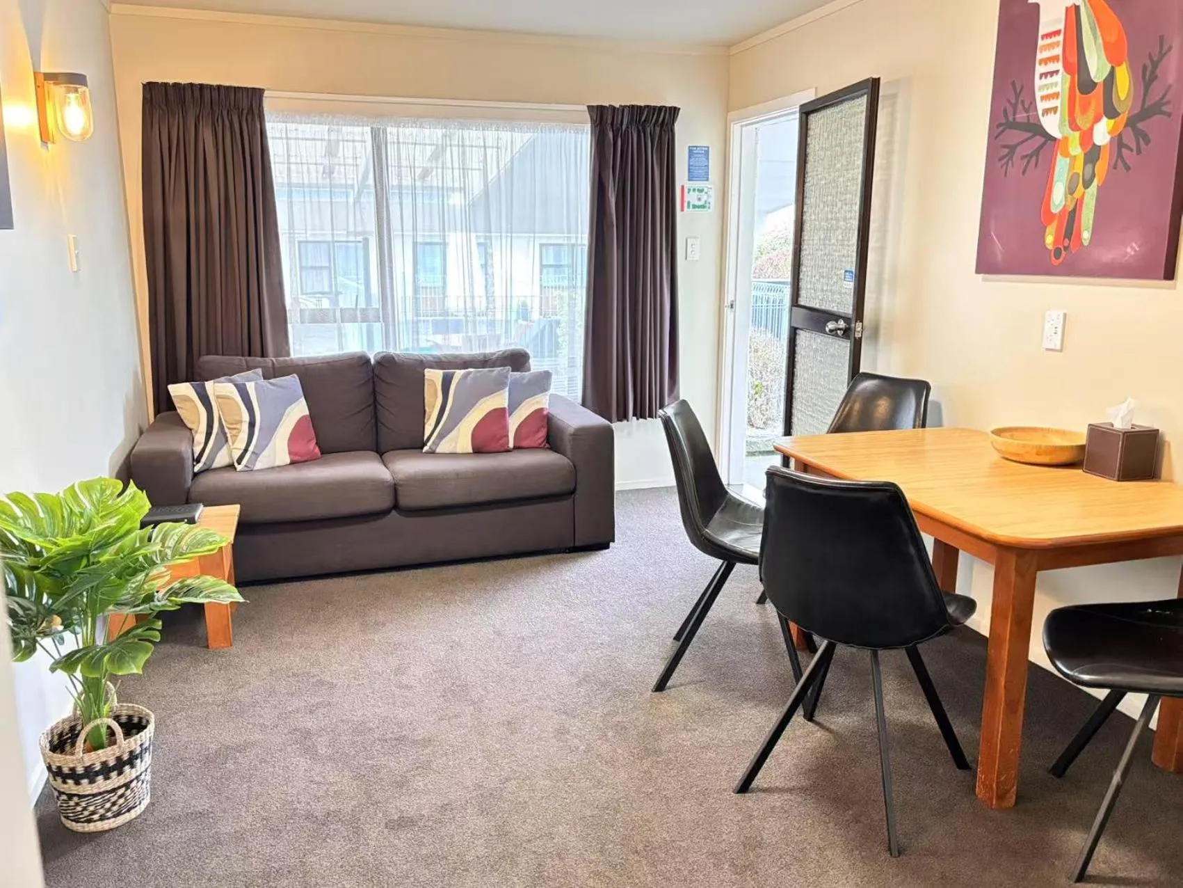 Living room in Arcadia Motel