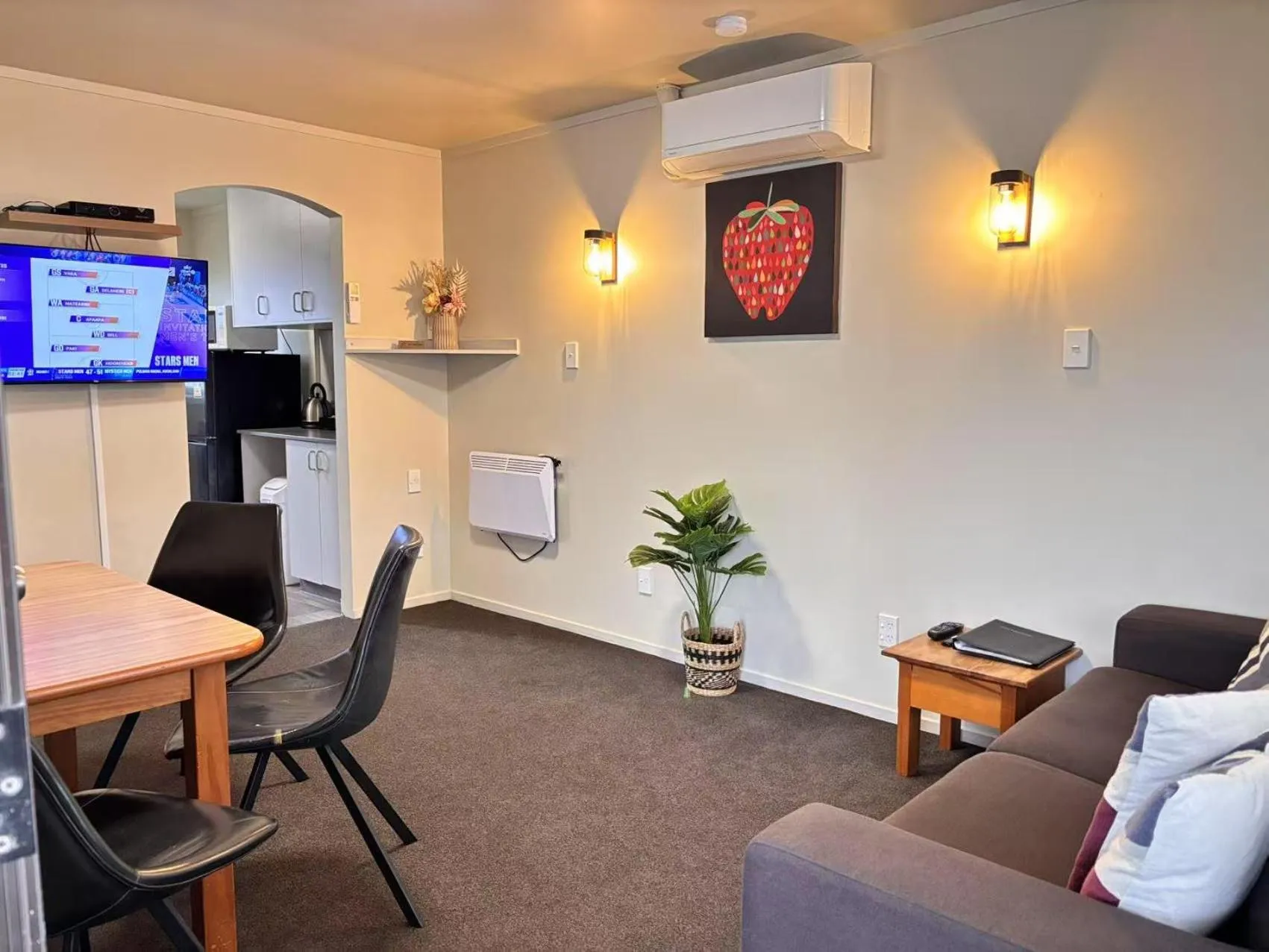 Living room in Arcadia Motel