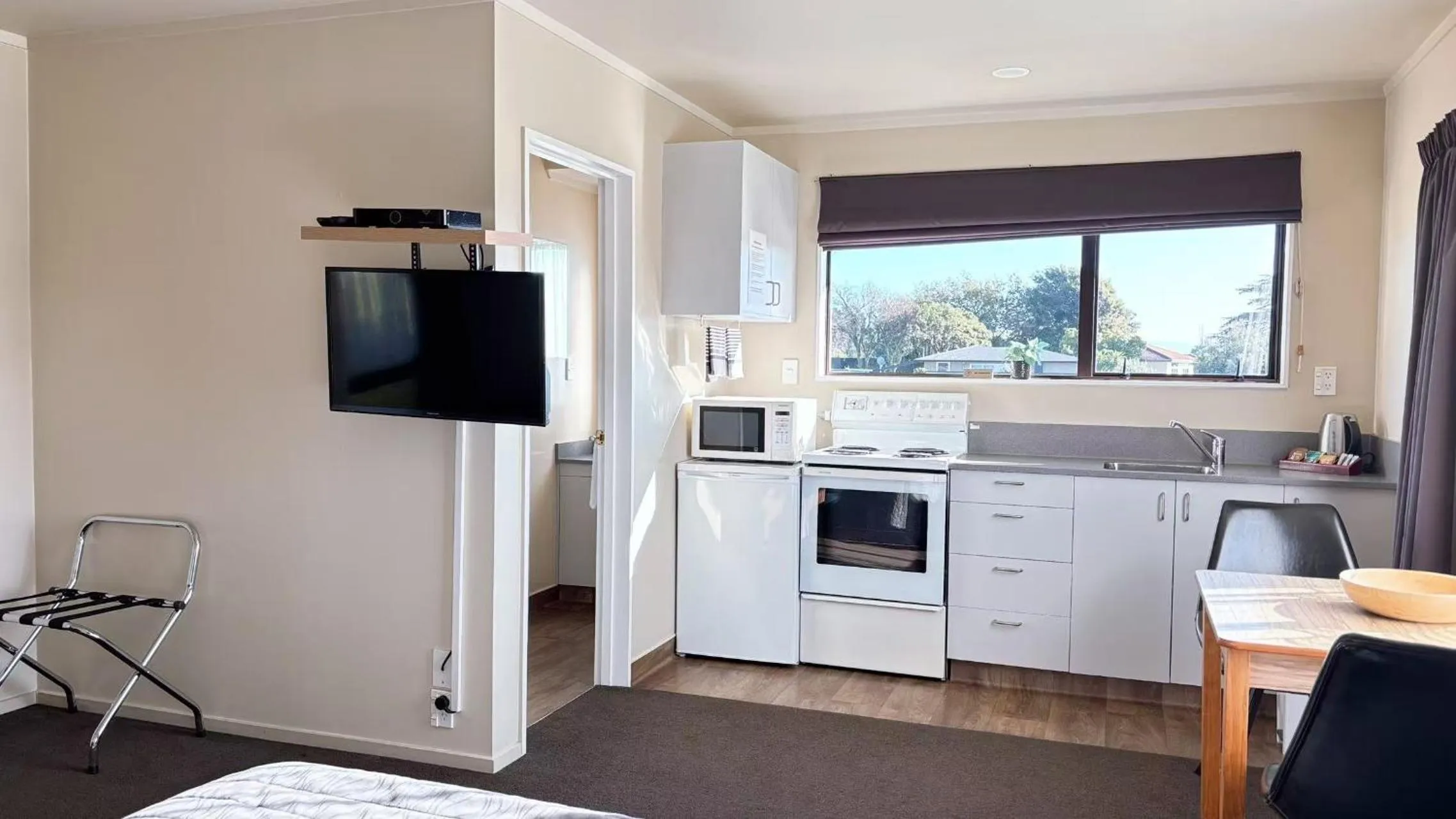 kitchen in Arcadia Motel