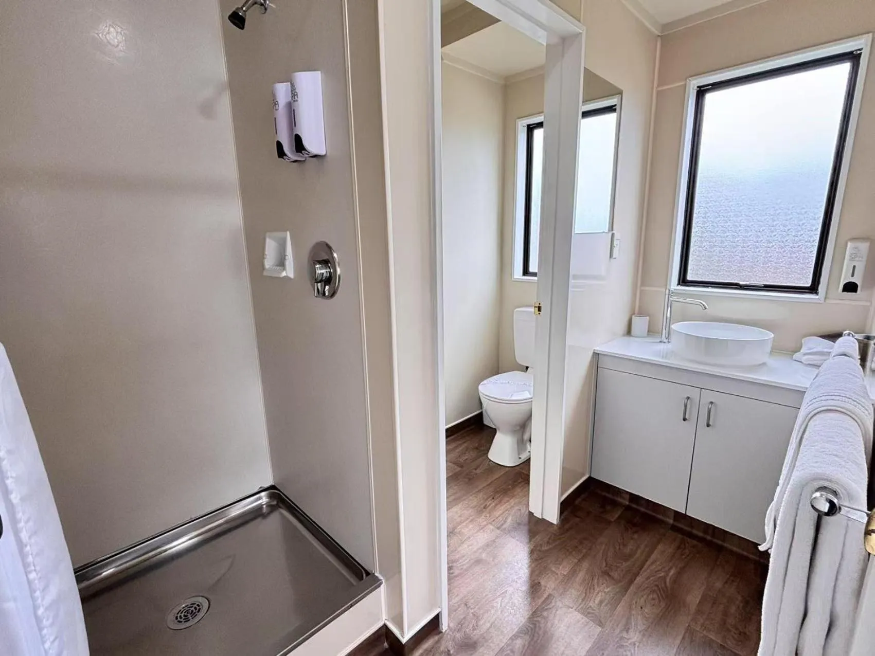 Bathroom in Arcadia Motel