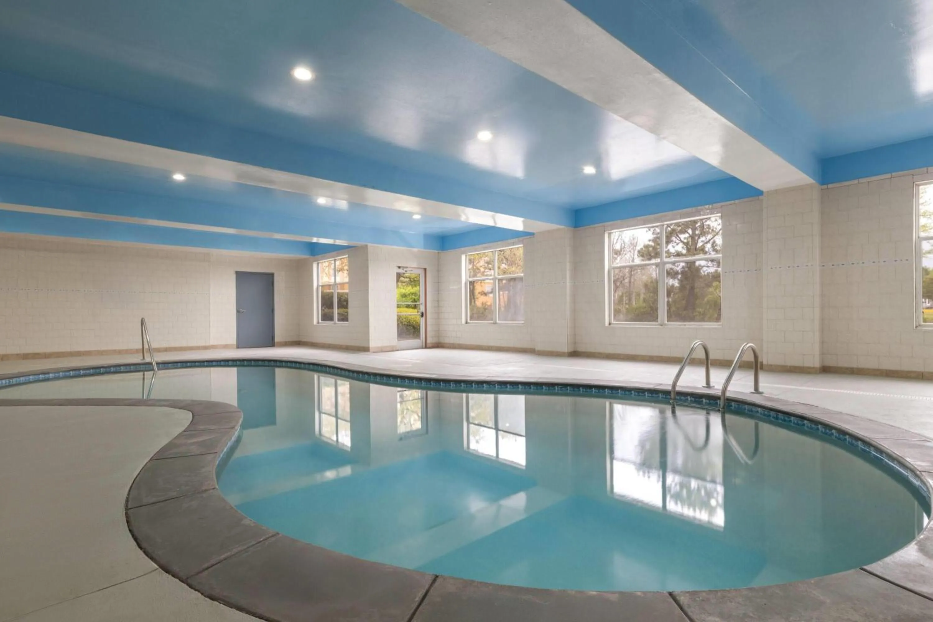 Swimming pool in Wingate by Wyndham Savannah Gateway