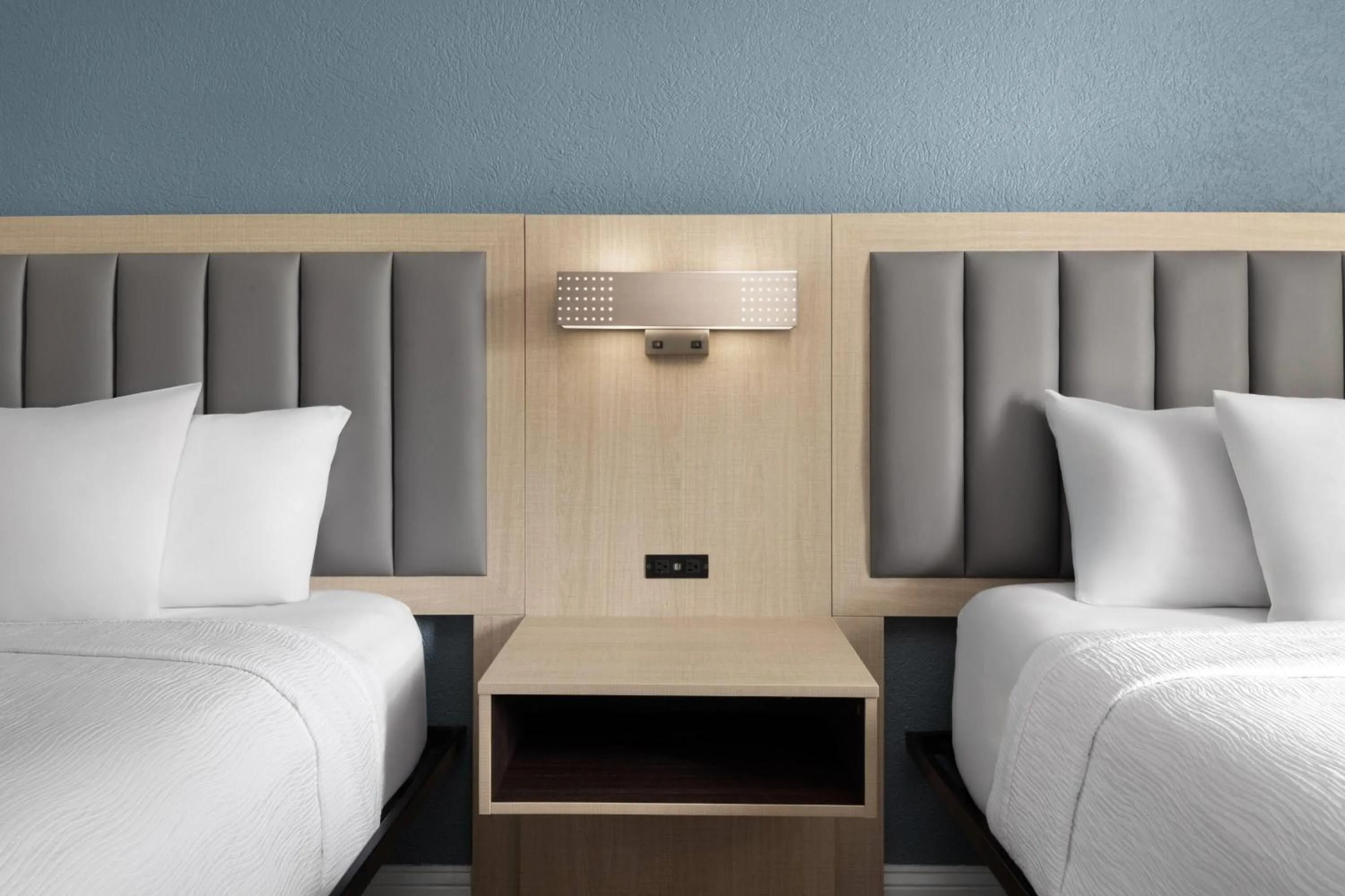 Photo of the whole room, Bed in Wingate by Wyndham Savannah Gateway