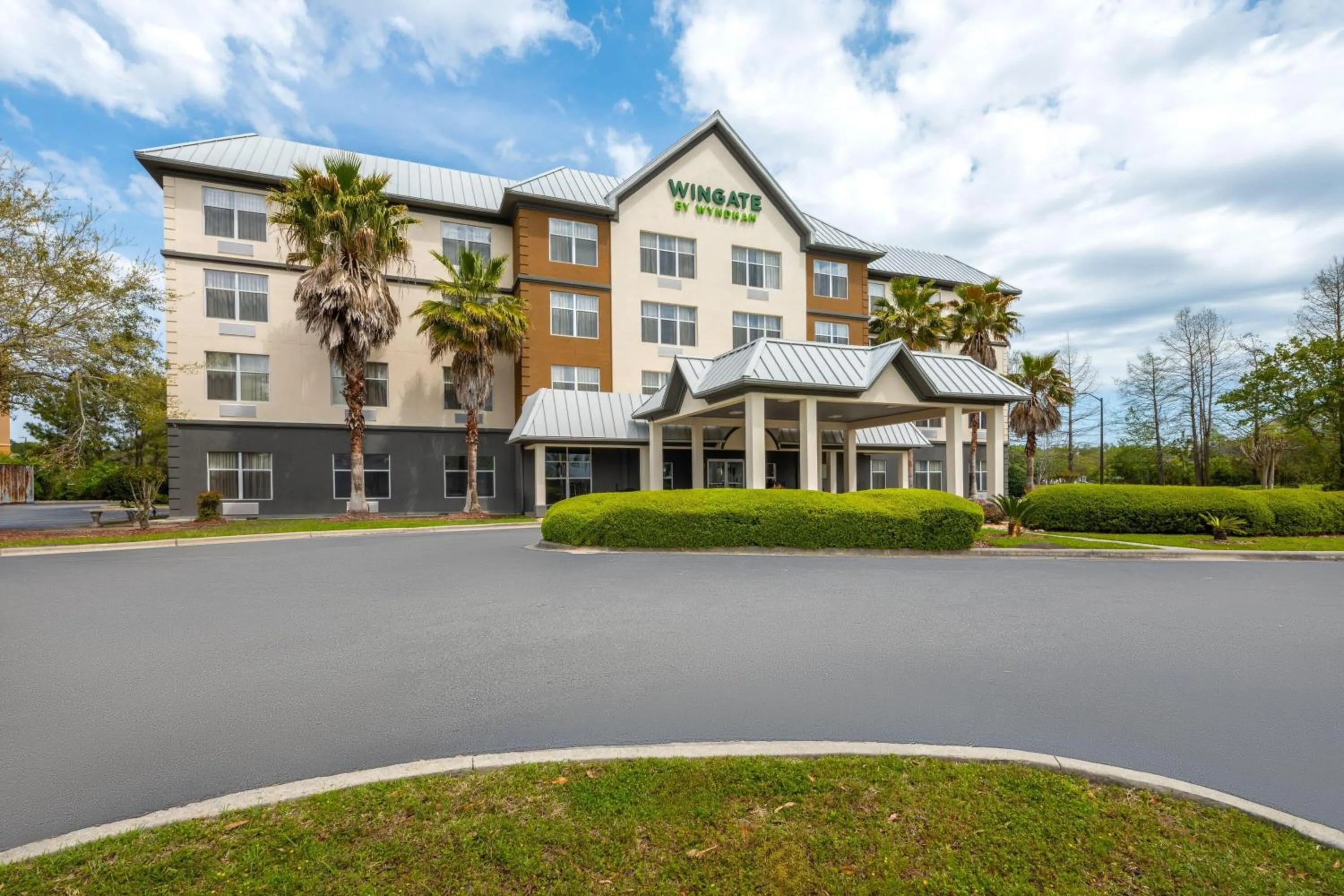 Property building in Wingate by Wyndham Savannah Gateway
