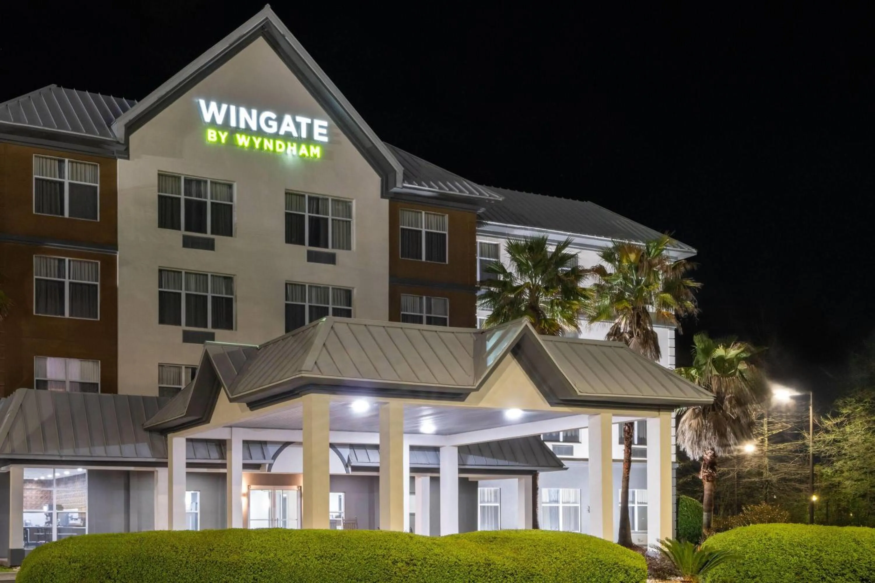Property building in Wingate by Wyndham Savannah Gateway