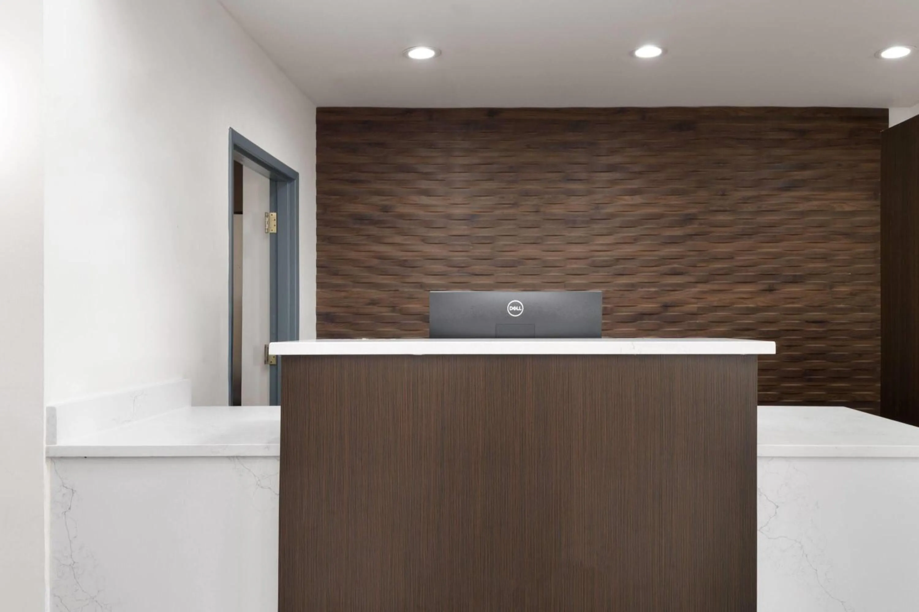 Lobby or reception in Wingate by Wyndham Savannah Gateway