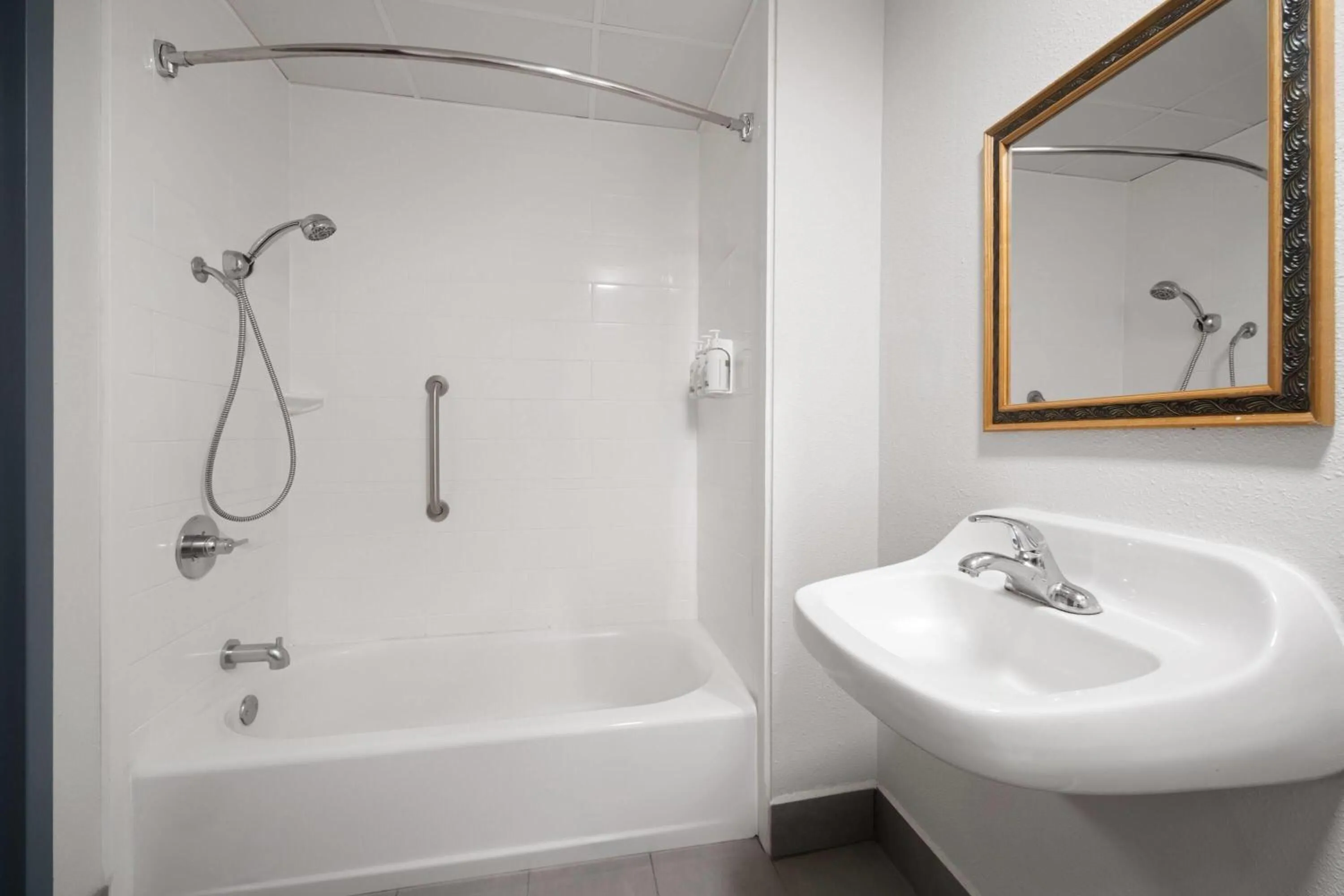 Bathroom in Wingate by Wyndham Savannah Gateway