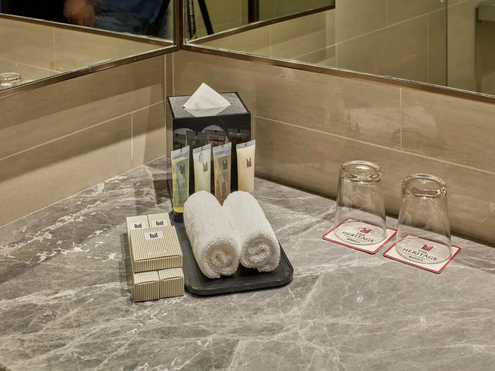 Deluxe Double or Twin Room in The Heritage Hotel Manila Deluxe Double or Twin Room in The Heritage Hotel Manila