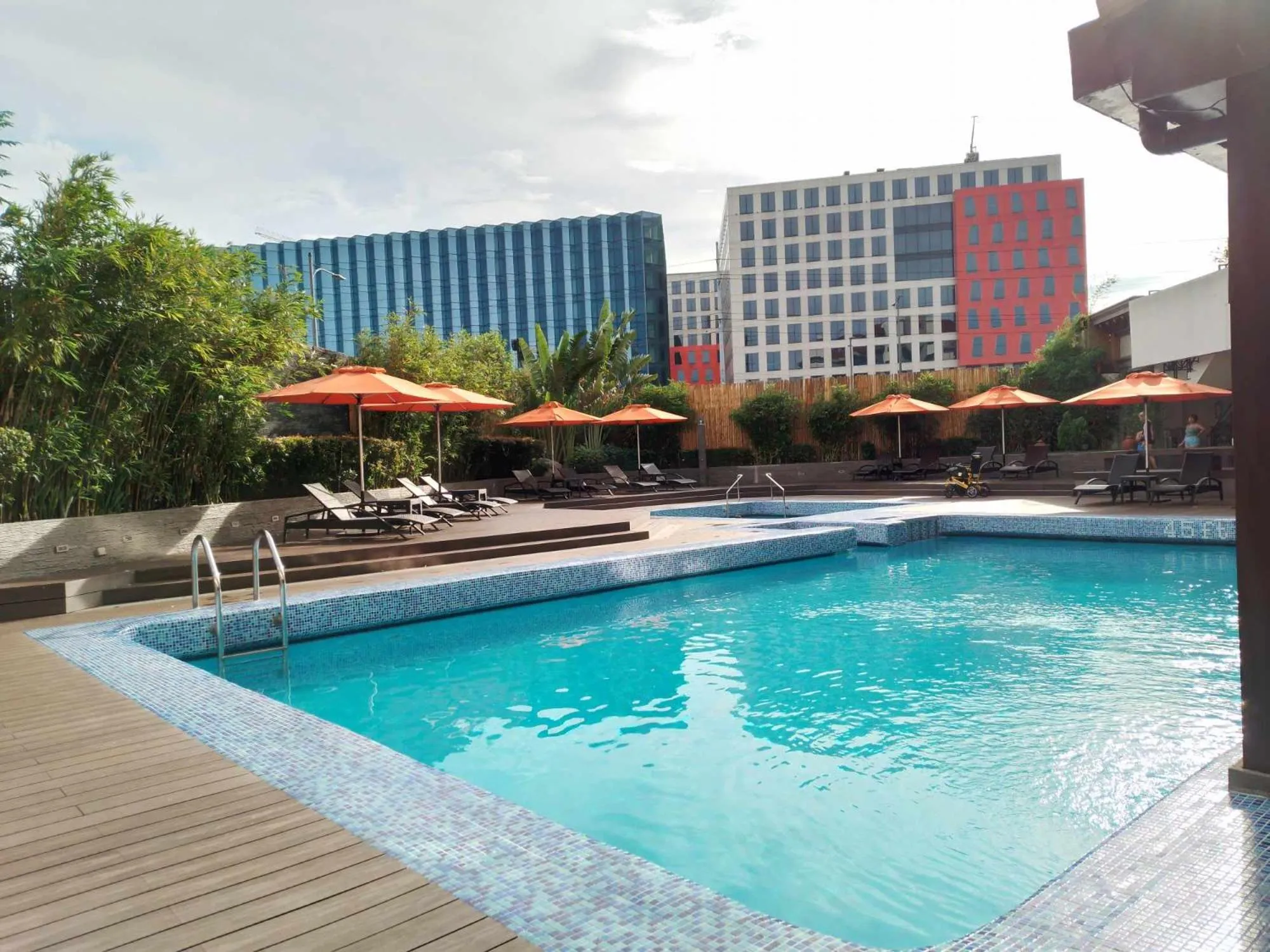 Swimming pool in The Heritage Hotel Manila