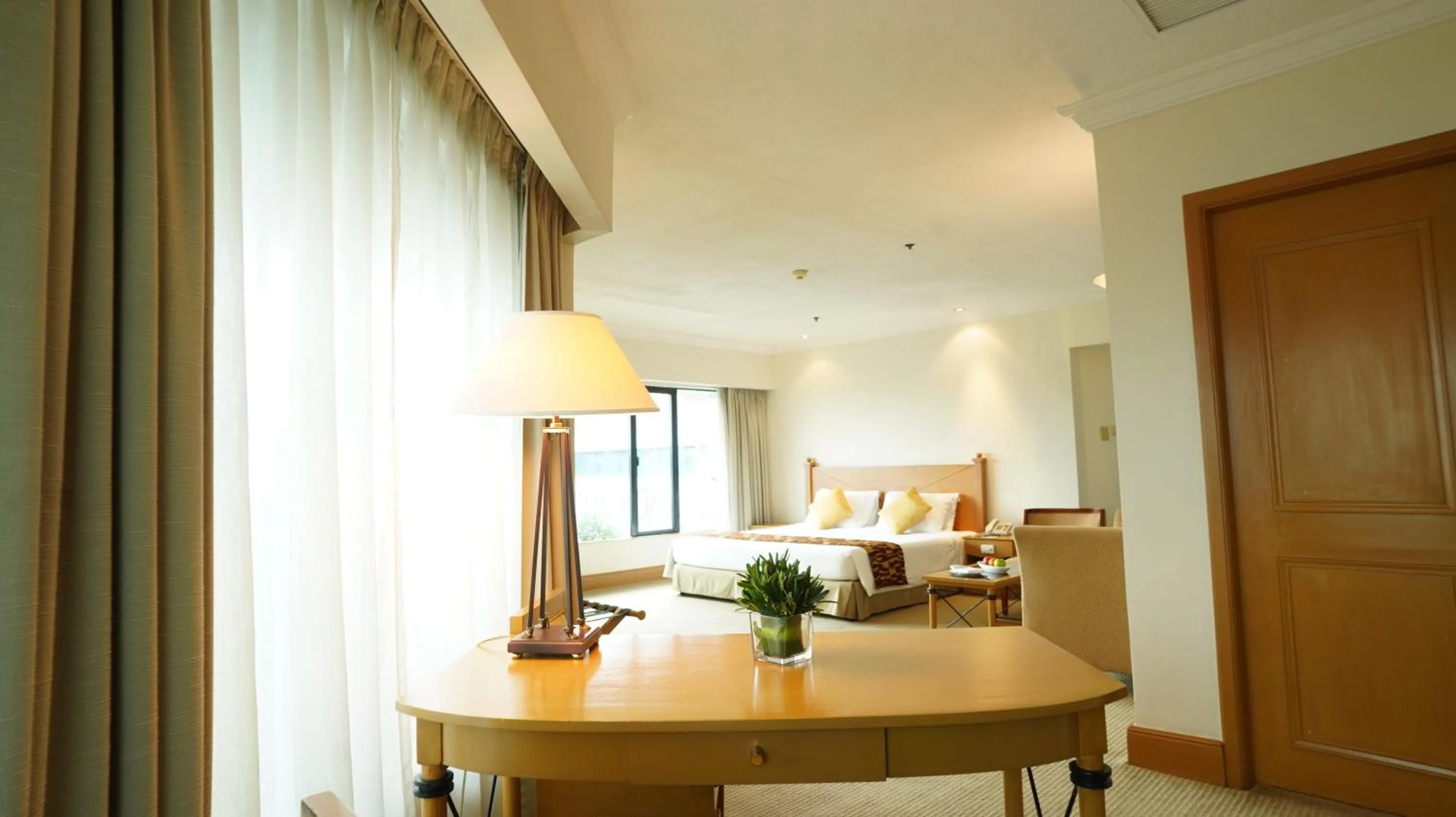 Property building, Bed in The Heritage Hotel Manila