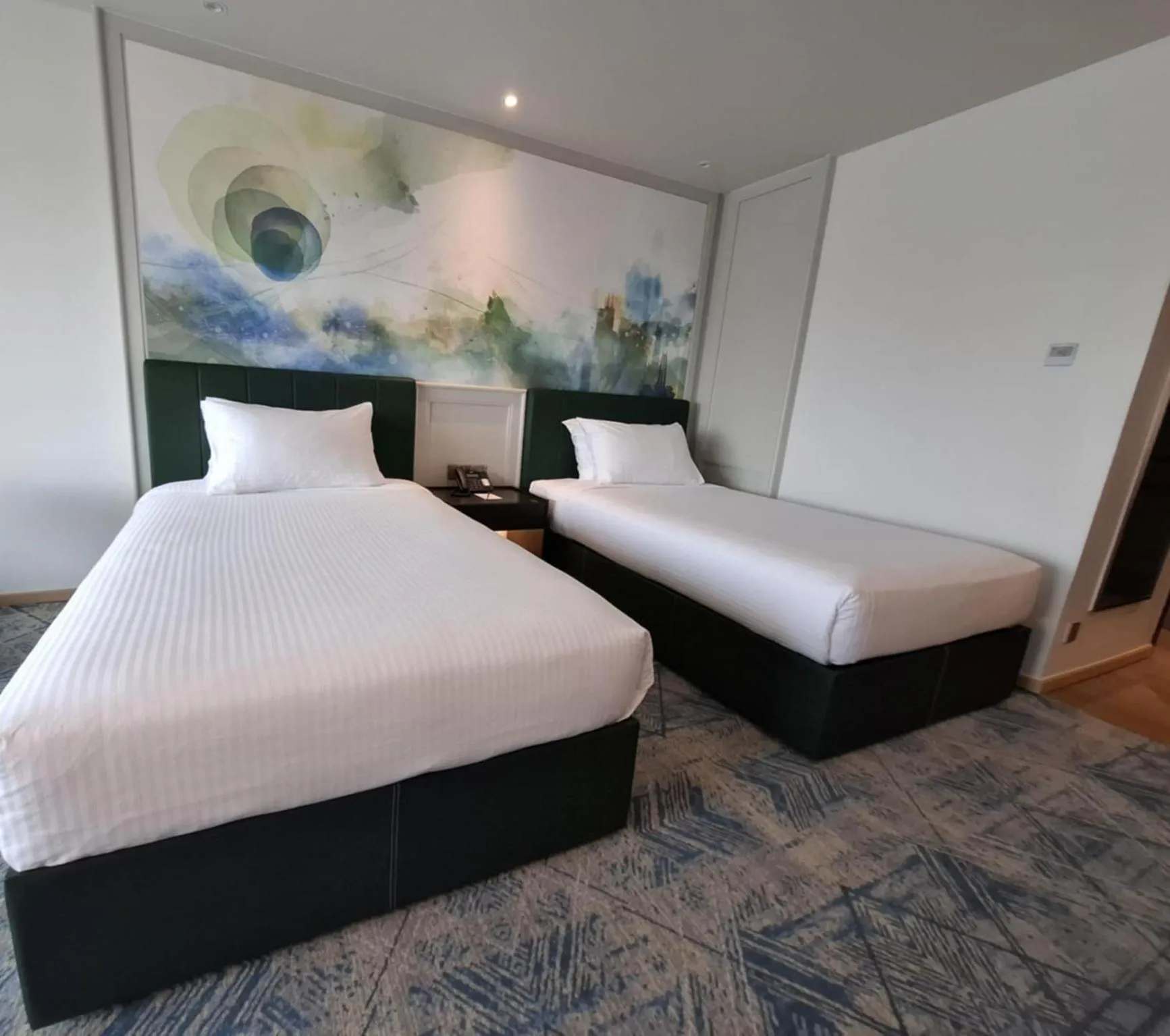 Guests, Bed in The Heritage Hotel Manila