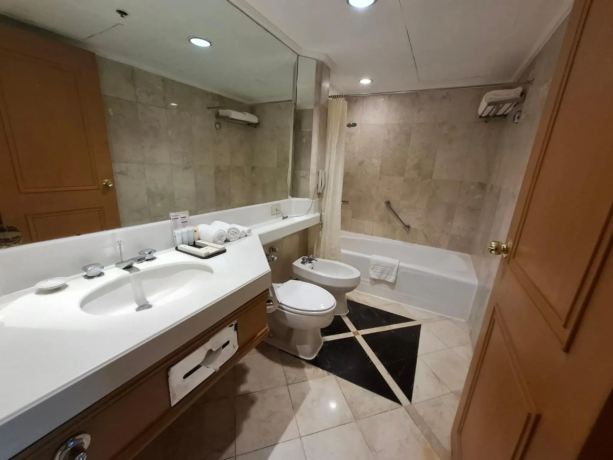 Bathroom in The Heritage Hotel Manila