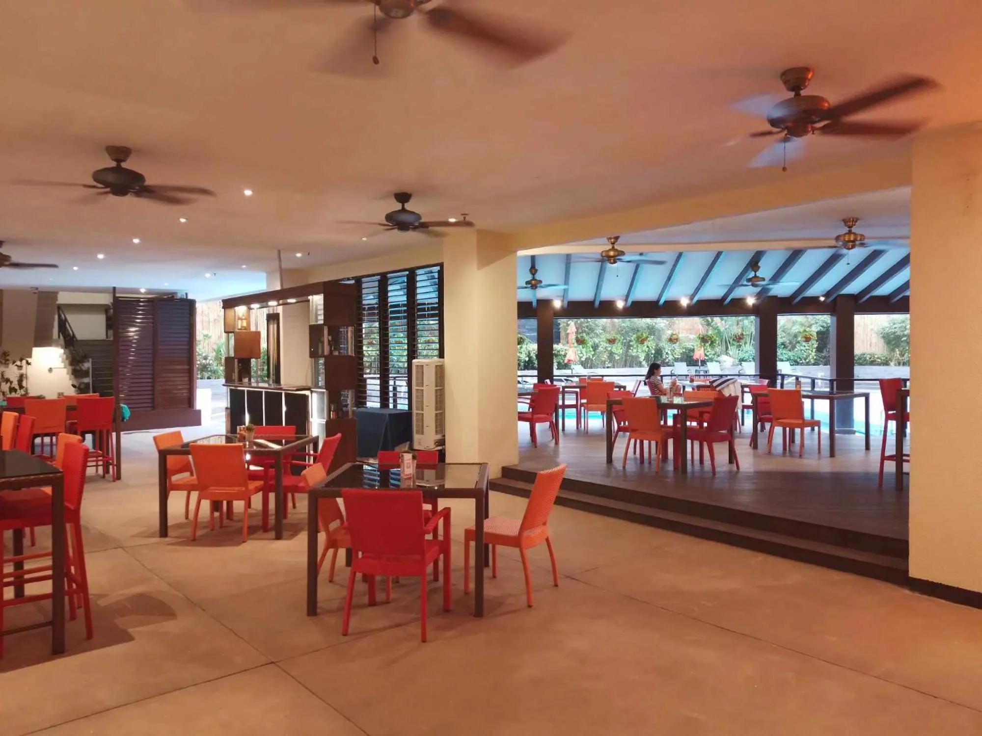 Lounge or bar in The Heritage Hotel Manila