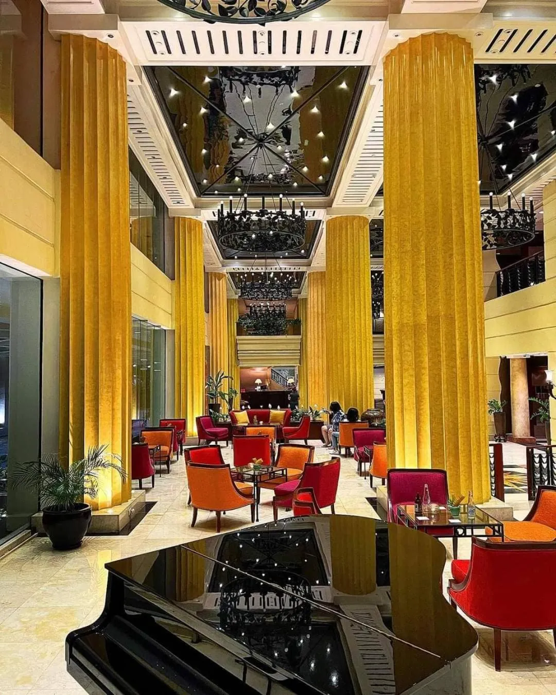 Lounge or bar in The Heritage Hotel Manila