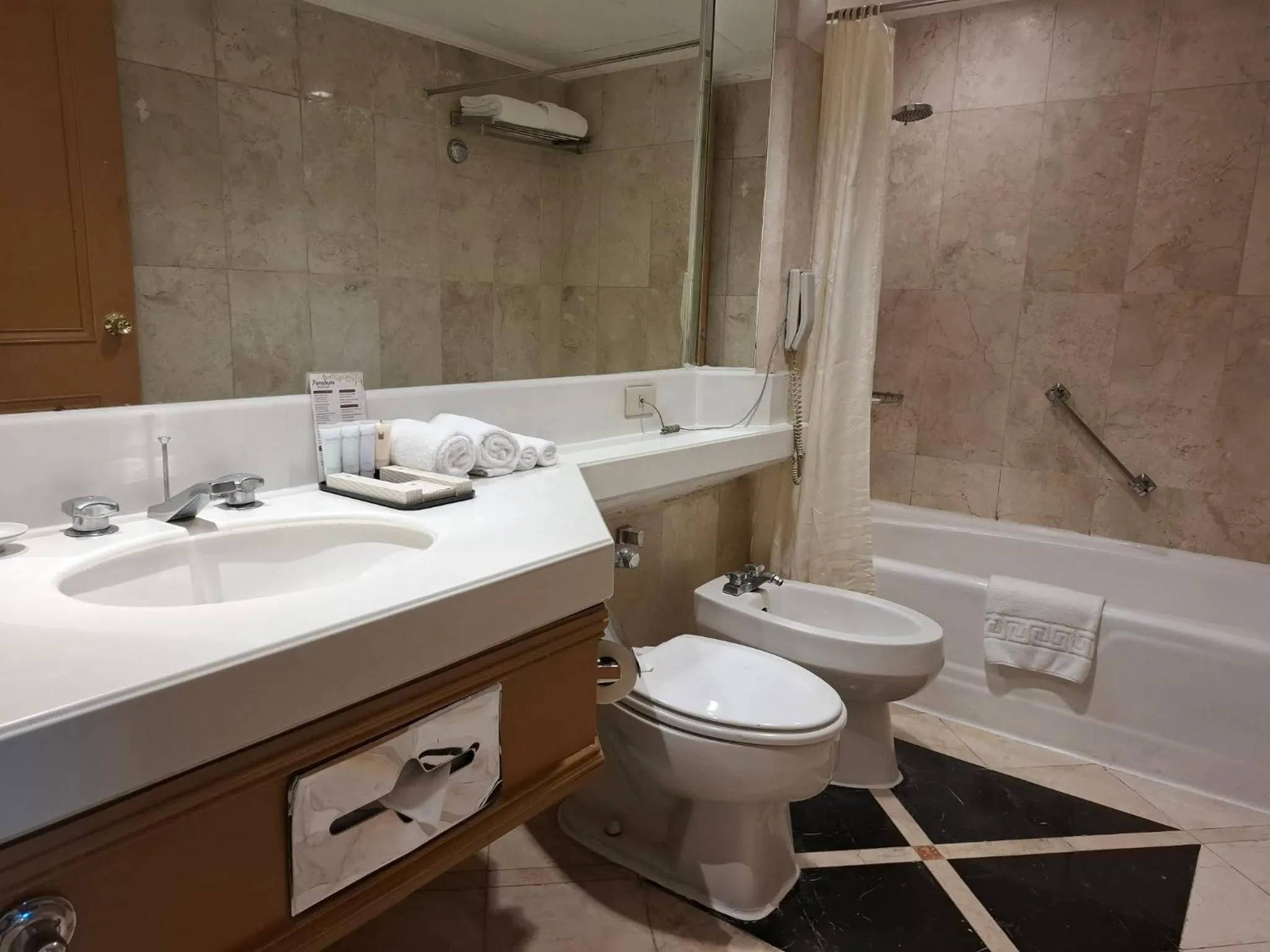 Bathroom in The Heritage Hotel Manila