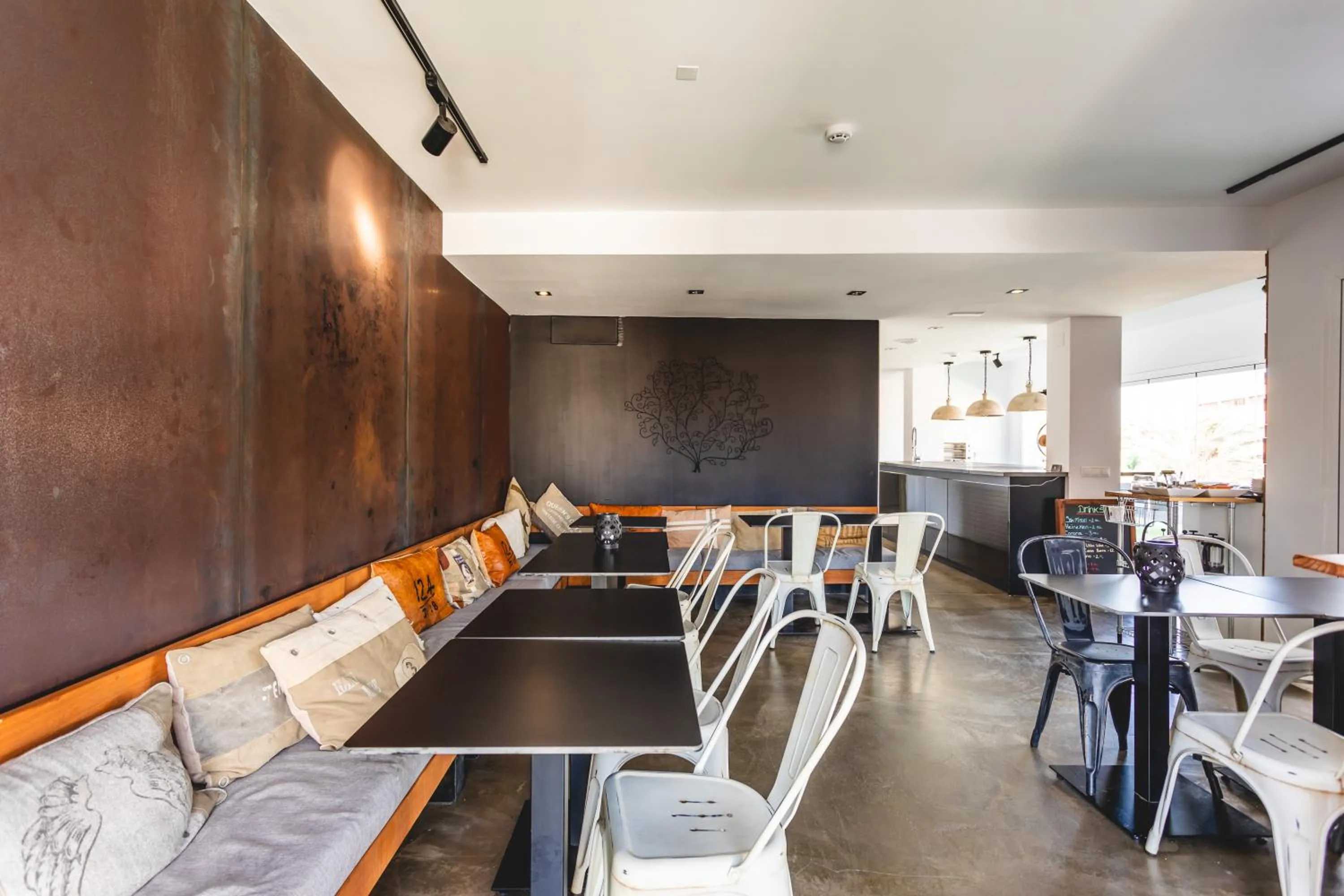 Restaurant/places to eat in Terrace Costa Hotel